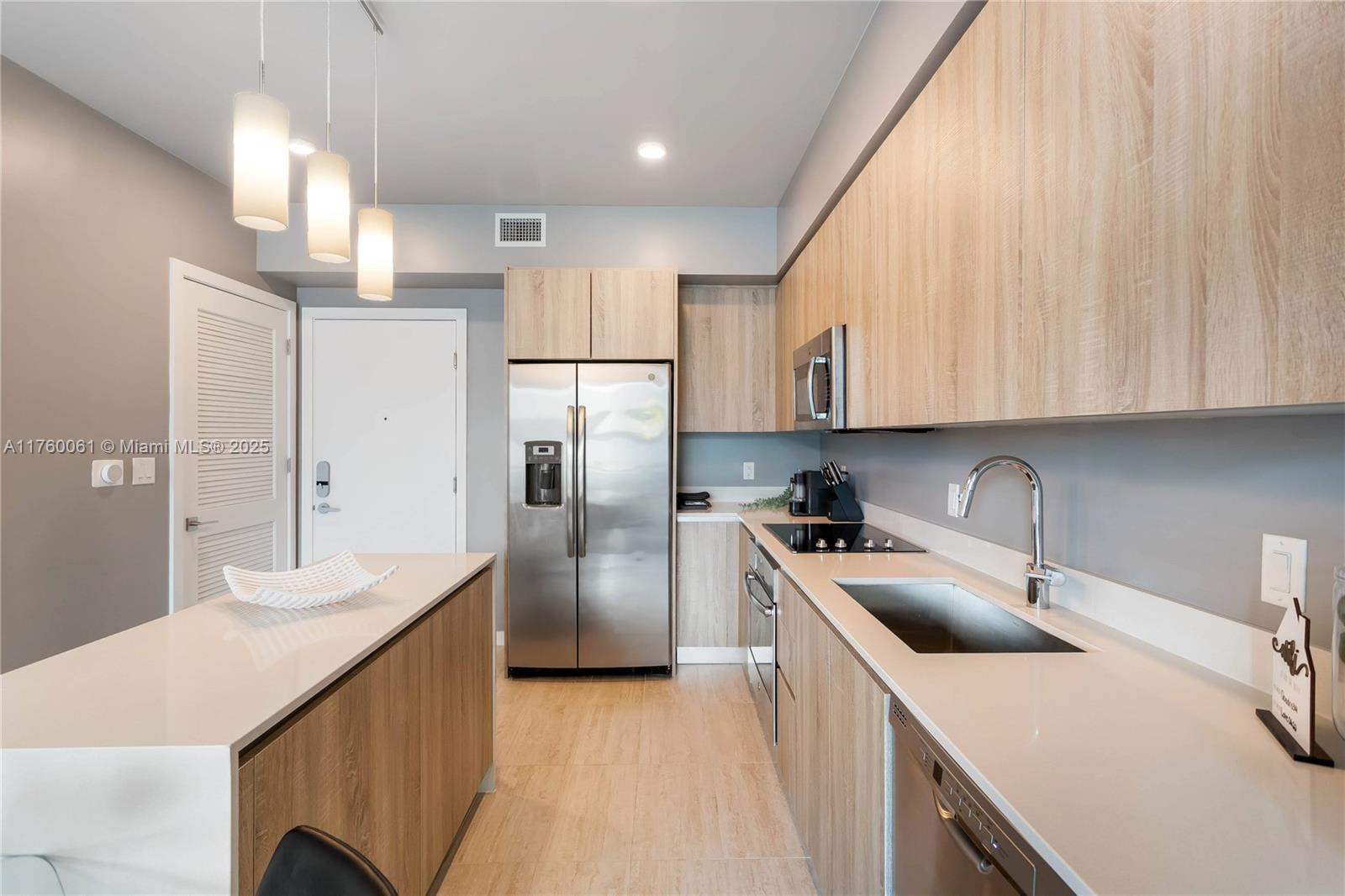 QUADRO CONDO - Residential