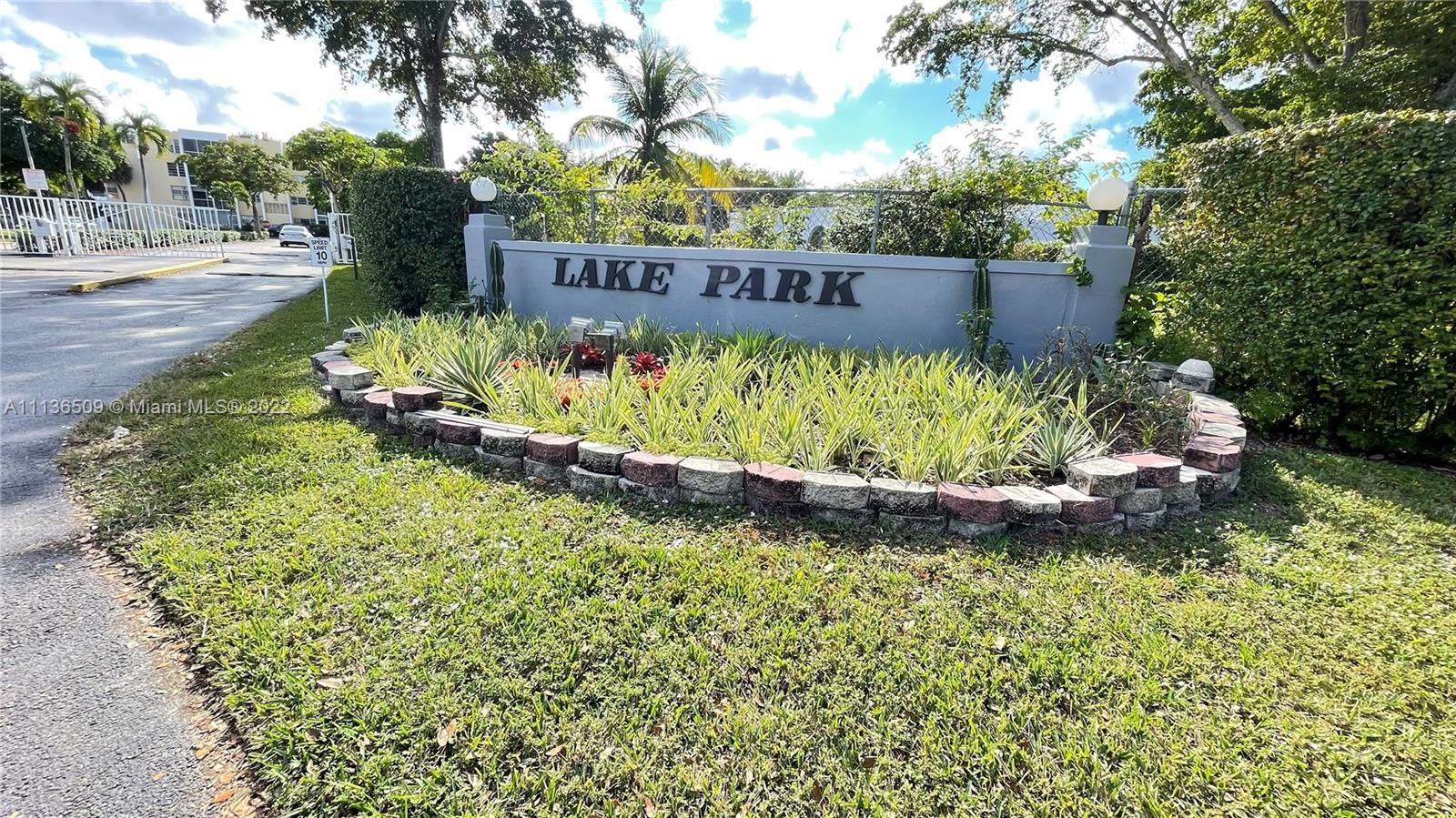 LAKE PARK CONDO NO 1 - BL - Residential Lease