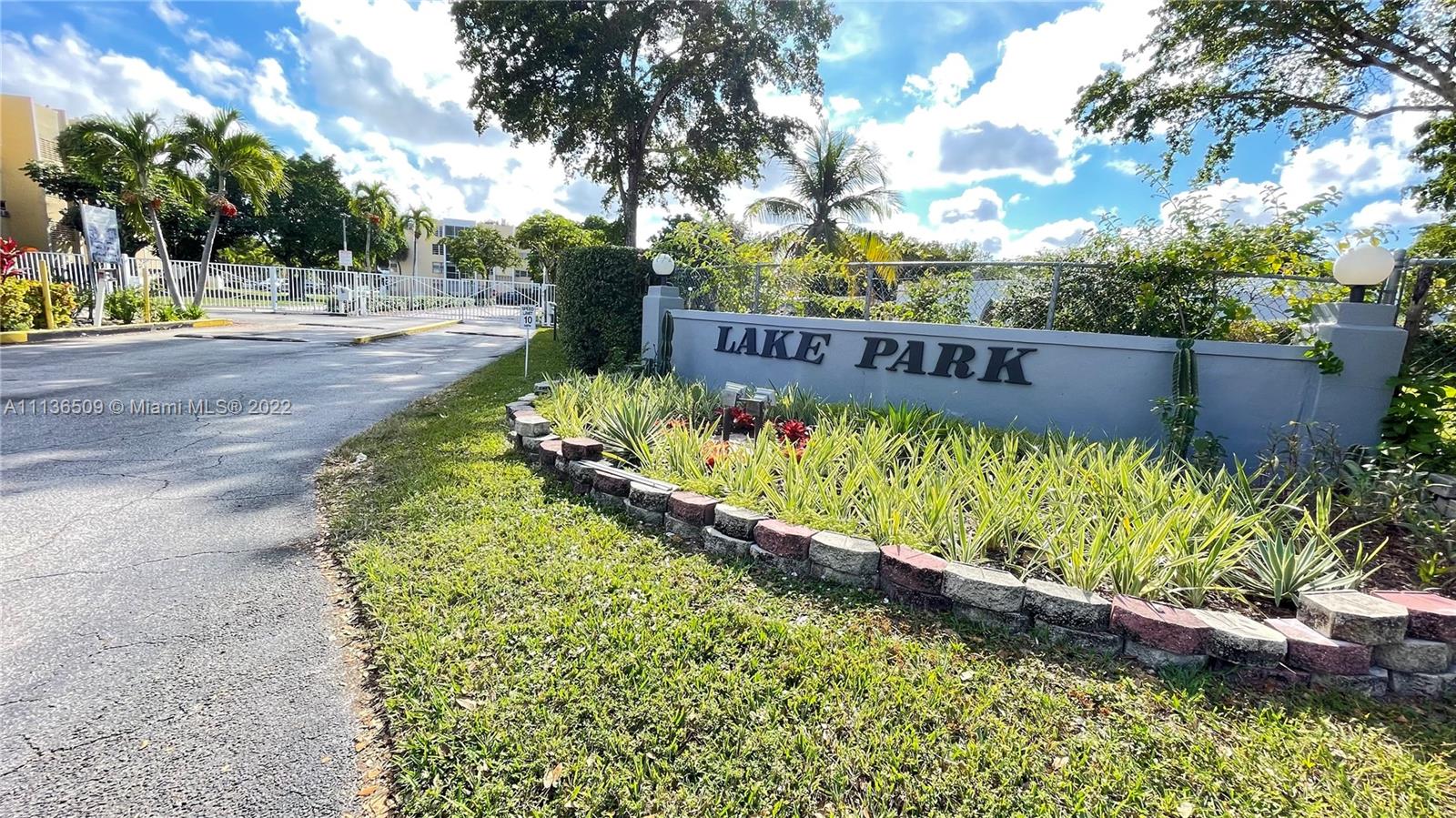 LAKE PARK CONDO NO 1 - BL - Residential Lease