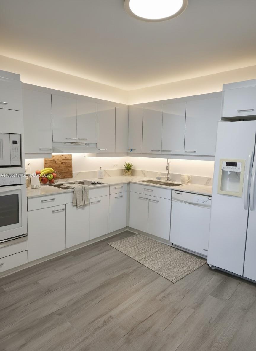 OCEAN 88 CONDOMINIUM - Residential