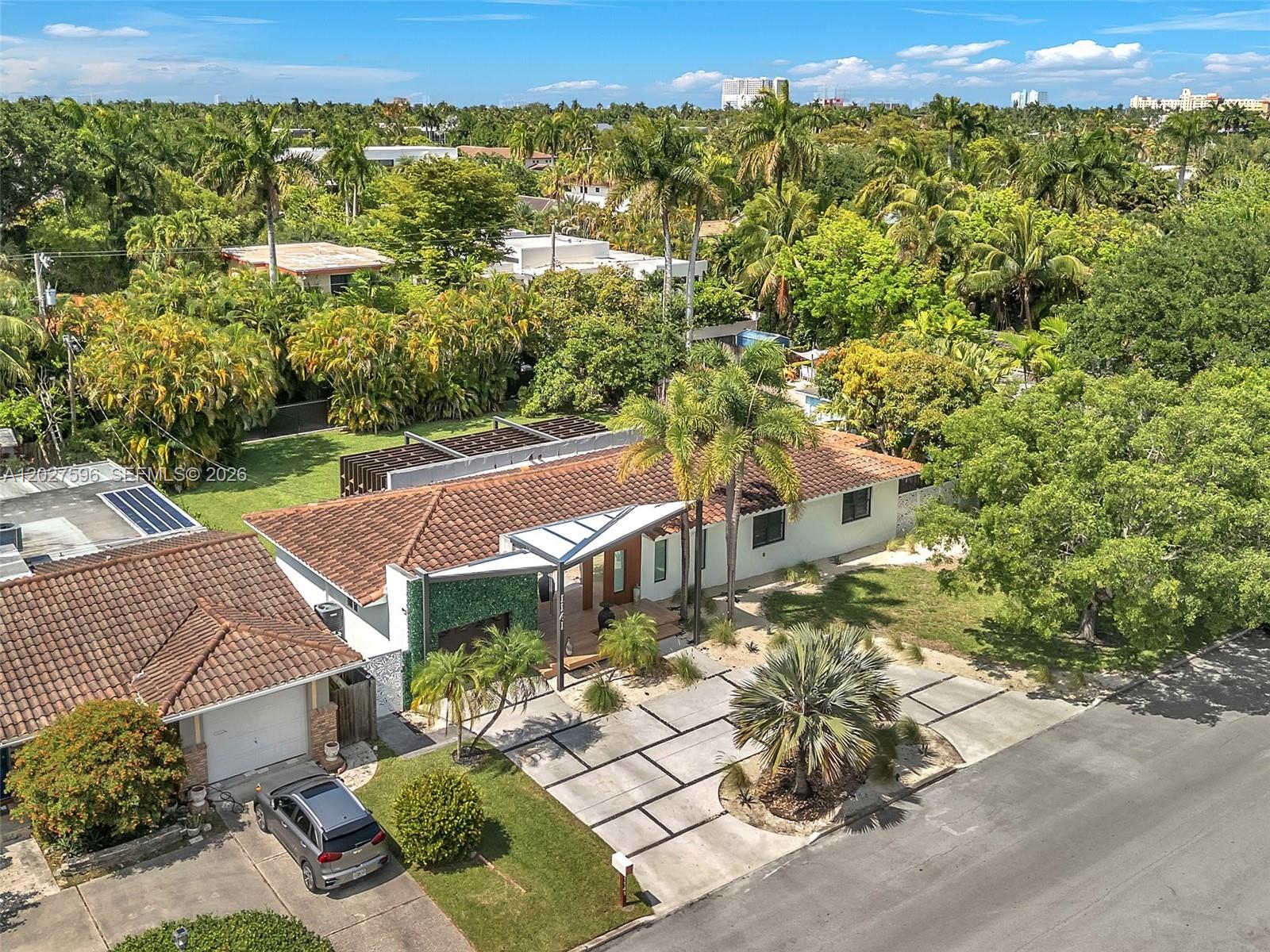 HOLLYWOOD LAKES SECTION - Residential