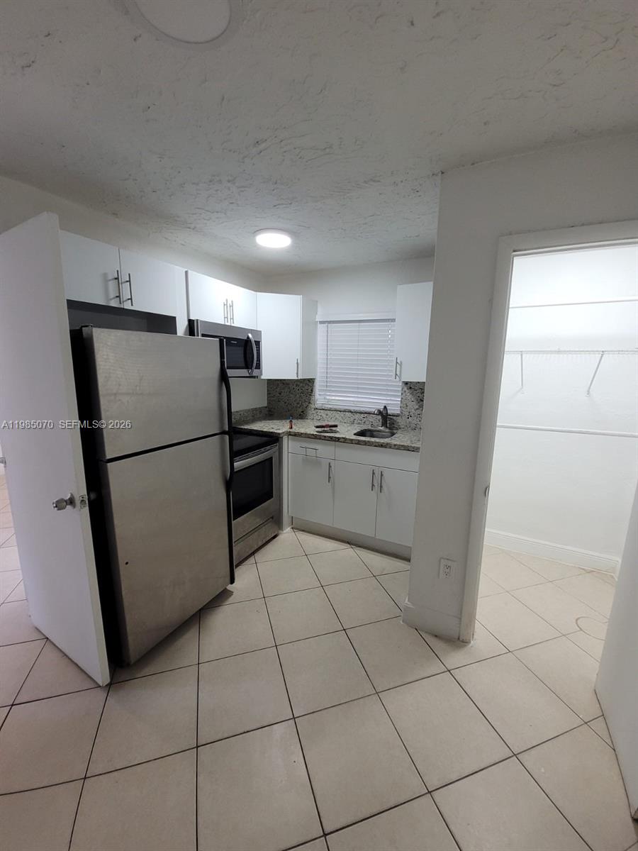 COLLIER CITY ADD NO 1 - Residential Lease