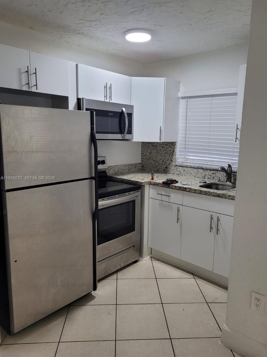 COLLIER CITY ADD NO 1 - Residential Lease