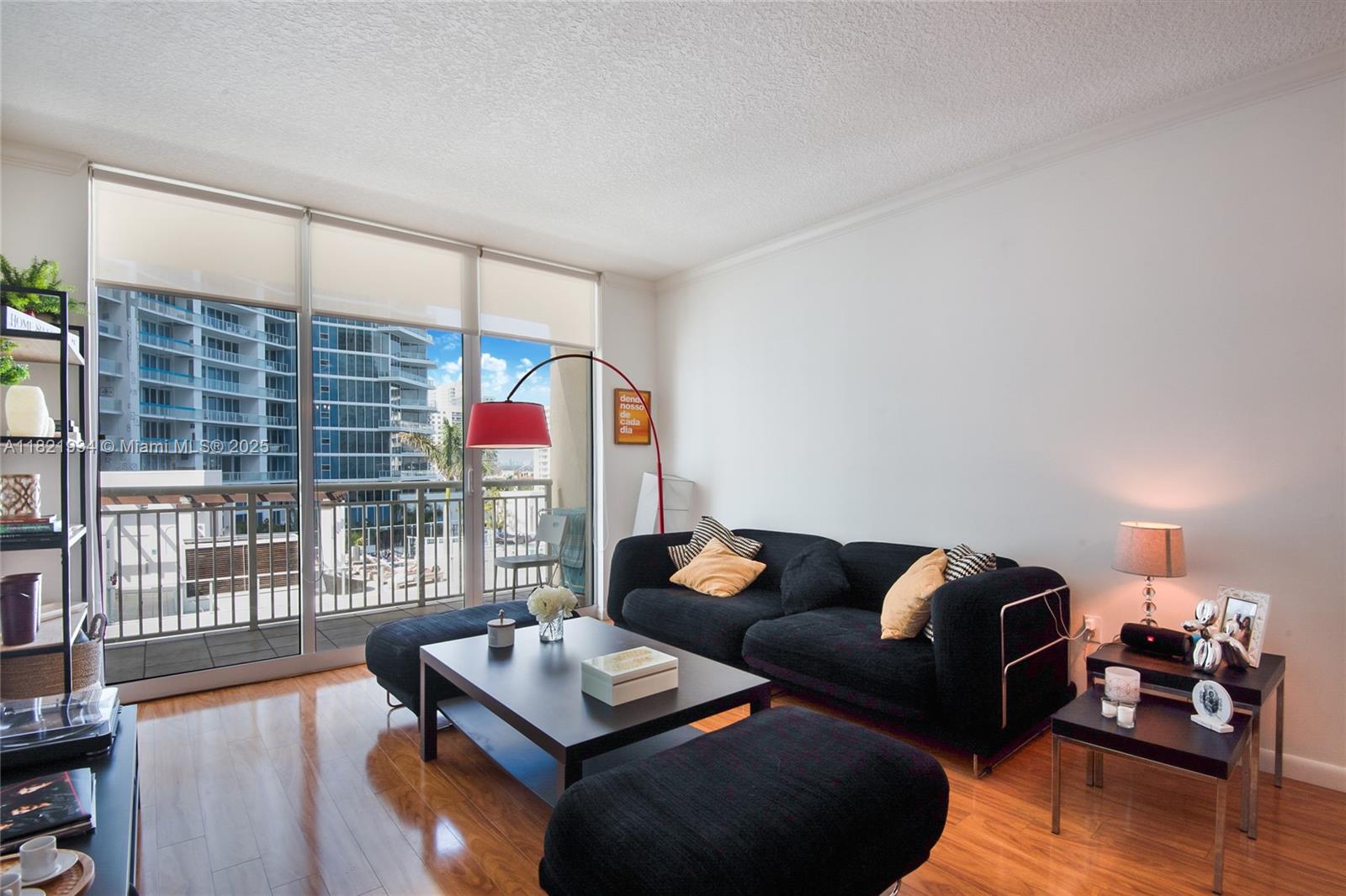 Beautiful 1 bedroom /1 bathroom condo unit with gorgeous Bay view in Cite, the best value in the best location! This unit features kitchen with ample of cabinets for storage, granite counters, stainless steel appliances, and modern oak color wood laminate throughout. Cite offers valet, concierge, new Techno gym, pool, Jacuzzi, club room and more. Walk across the street to beautiful Margaret Pace Park, Miami Trolley, local trendy restaurants and shops, Perez Art Museum, Museum Park, top charter schools, AA Arena and more! Airport in 10 minutes, beach in 10 minutes! This unit is available July 25, 2025.