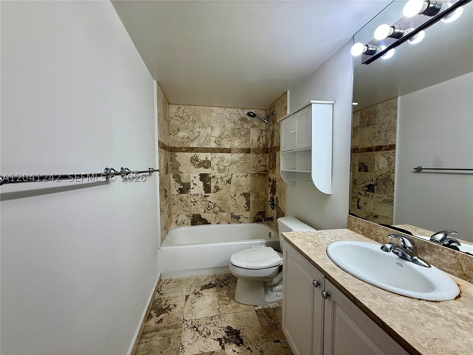 ROND POINT CONDO - Residential