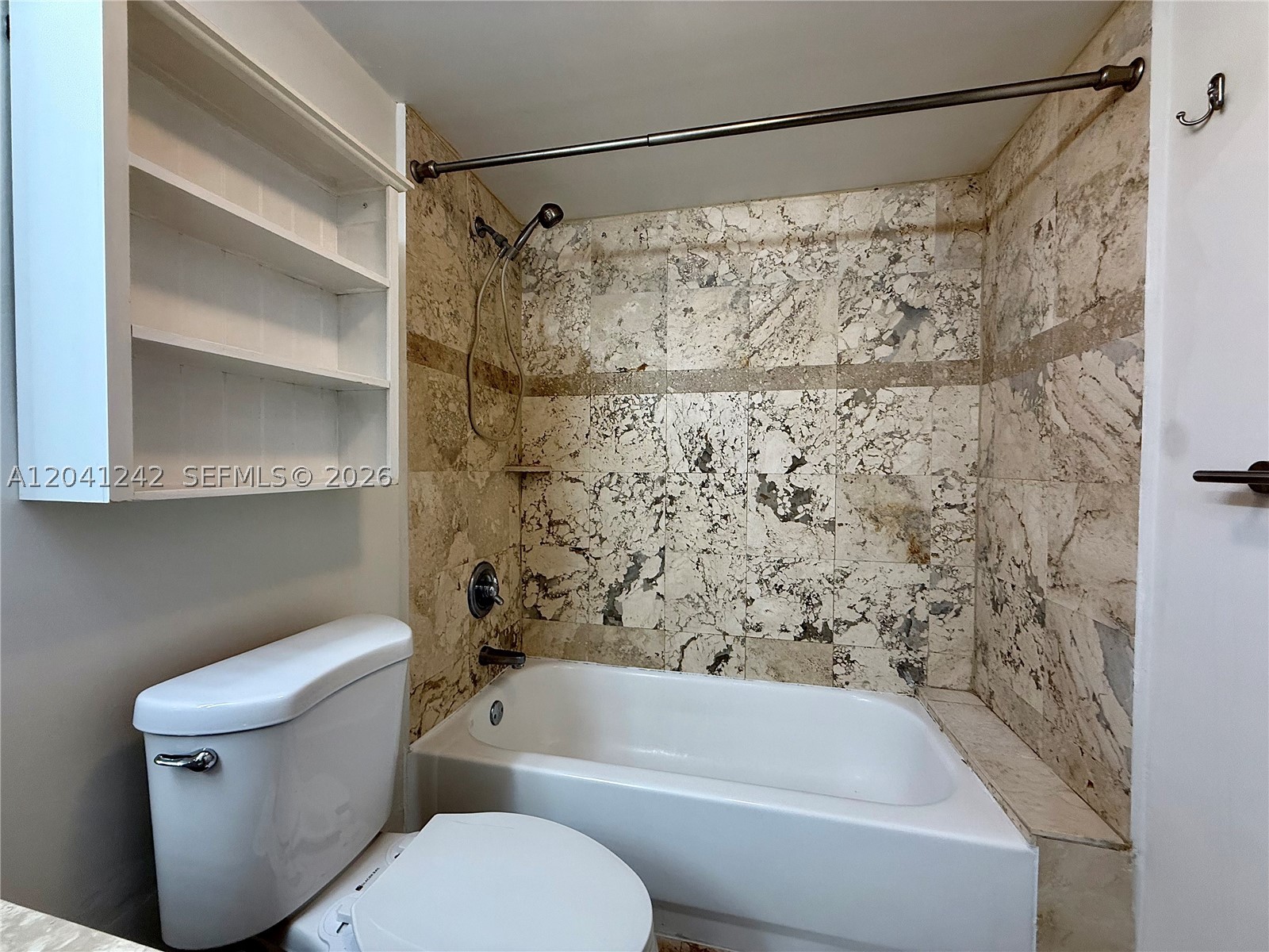 ROND POINT CONDO - Residential