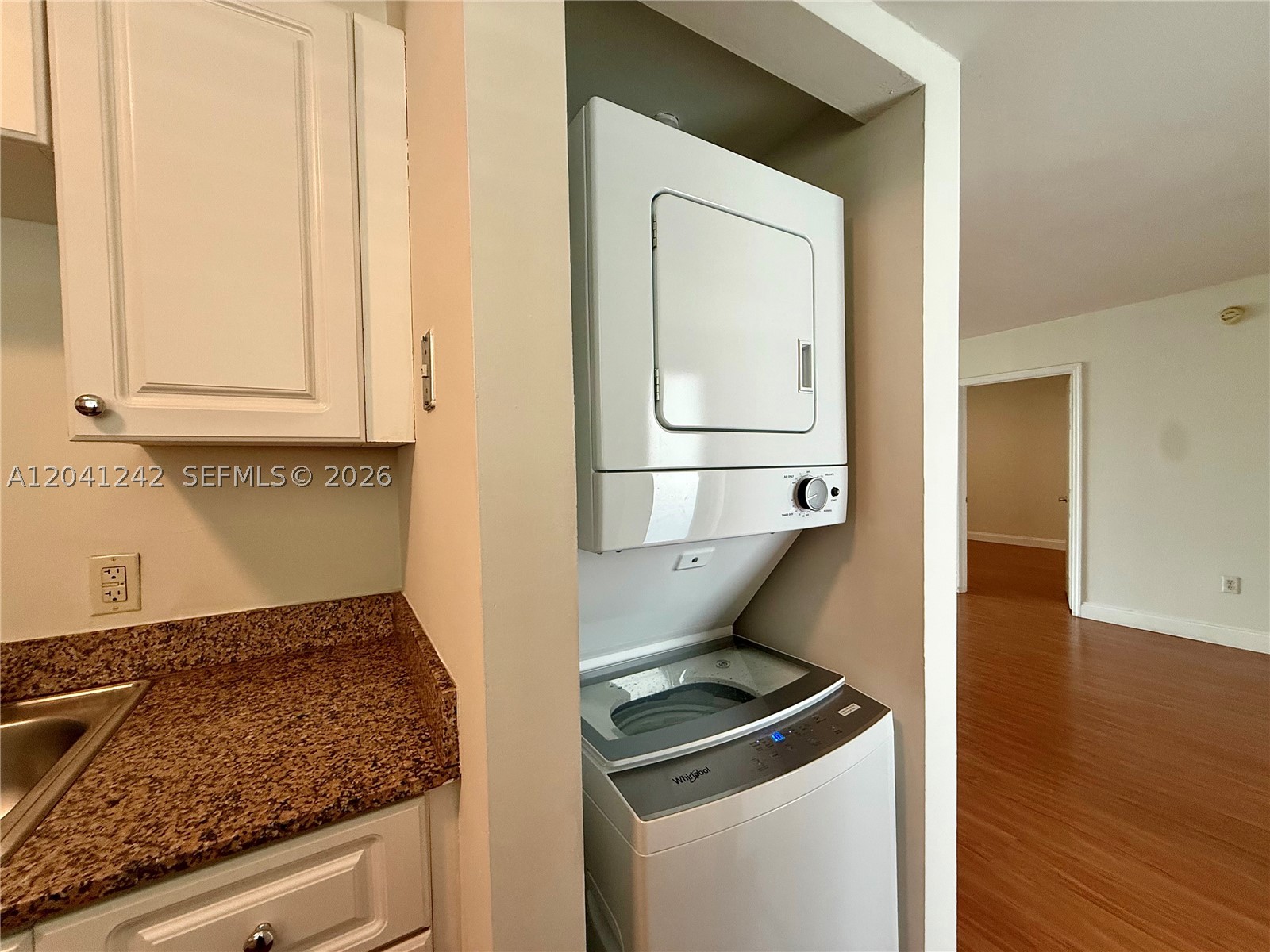 ROND POINT CONDO - Residential