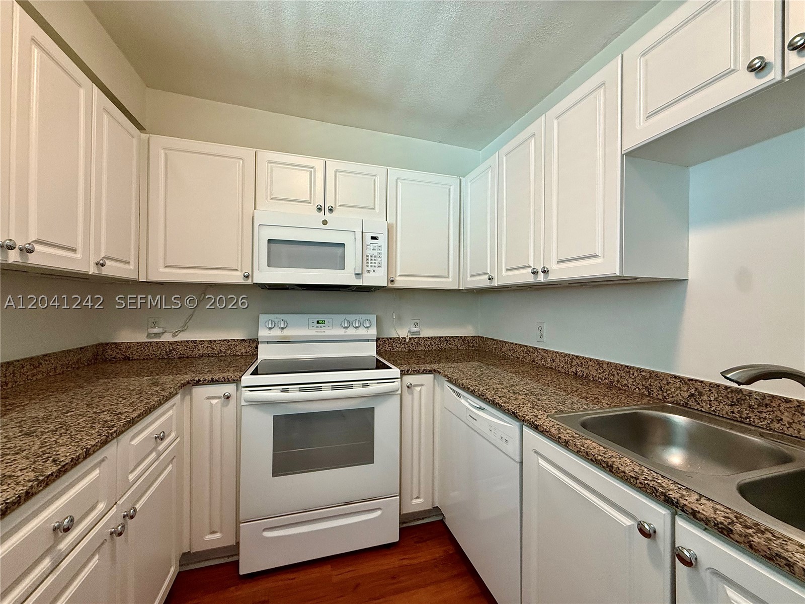 ROND POINT CONDO - Residential