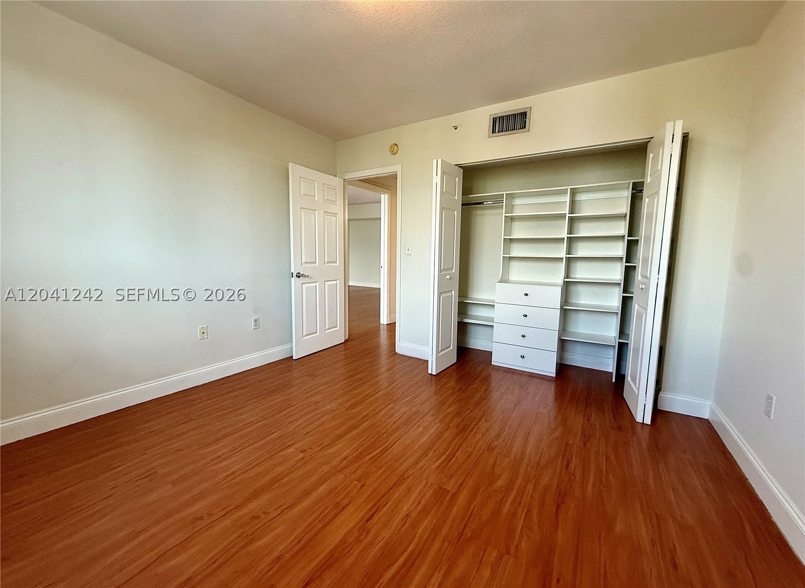 ROND POINT CONDO - Residential