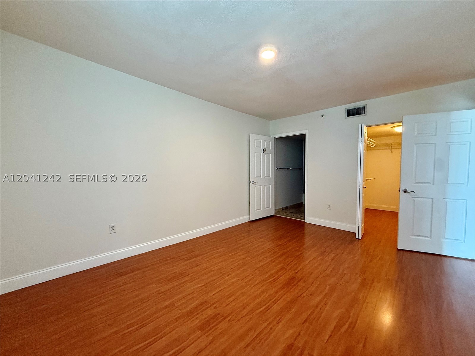 ROND POINT CONDO - Residential