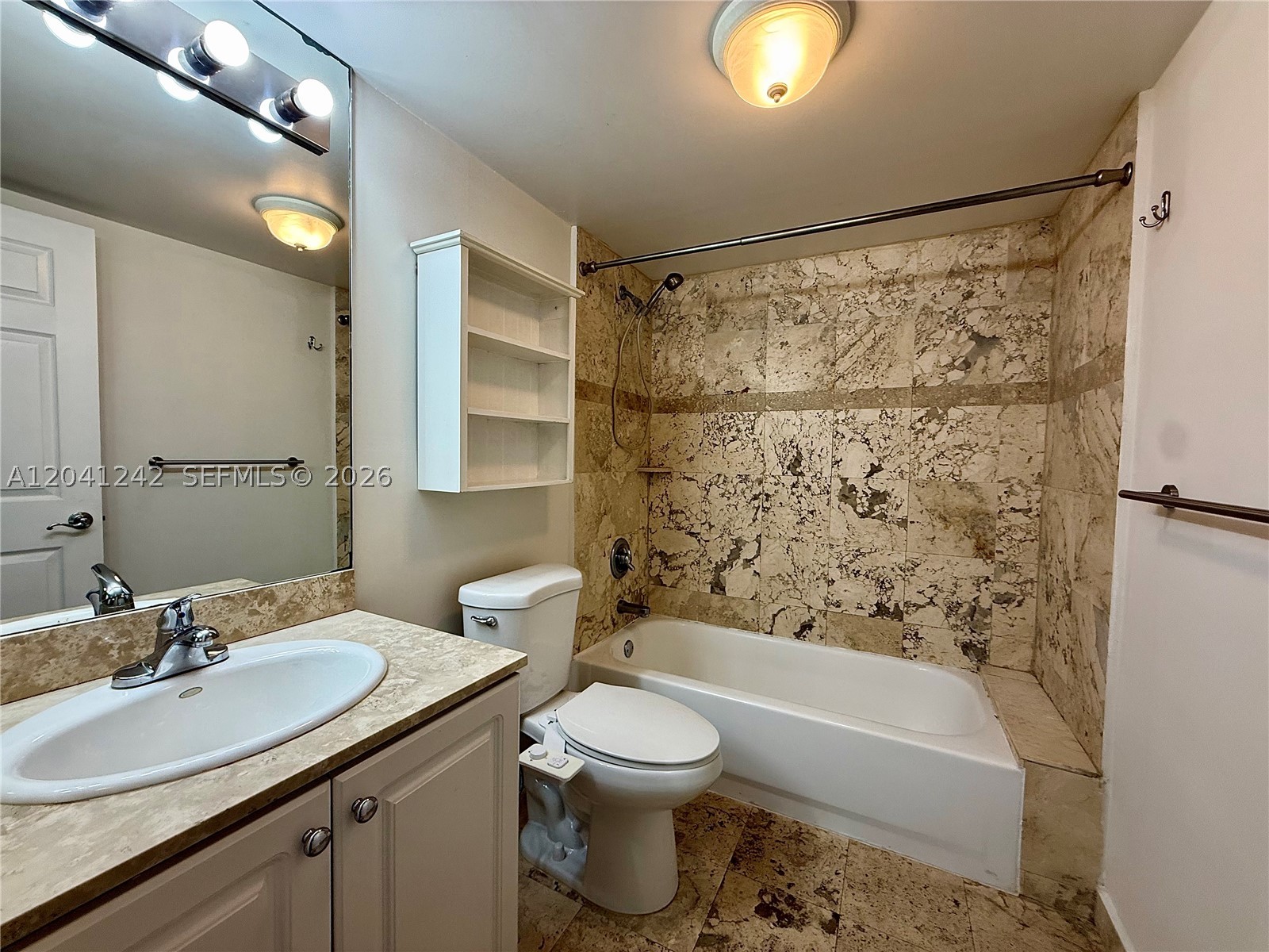 ROND POINT CONDO - Residential
