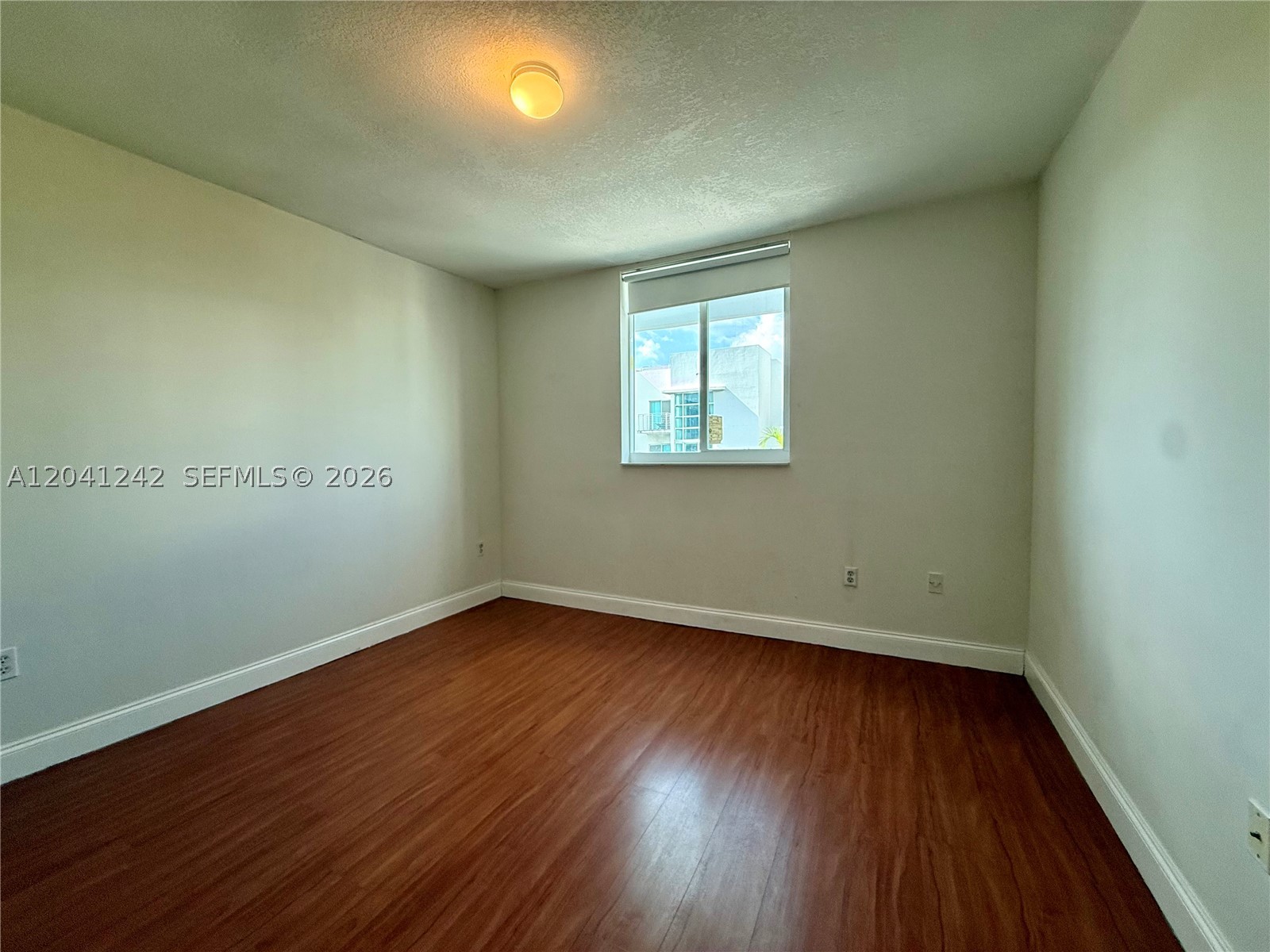ROND POINT CONDO - Residential