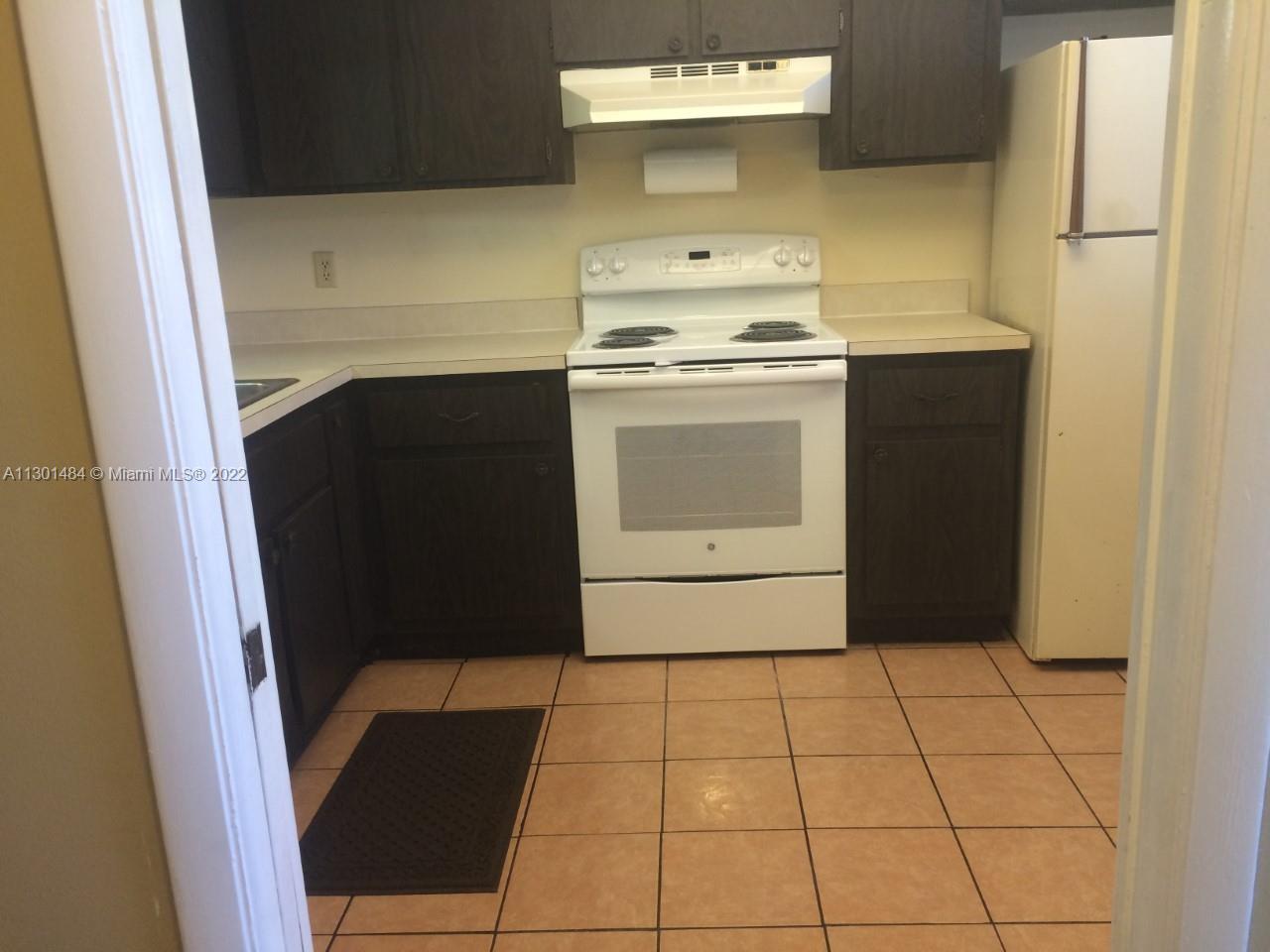 ISLAND HOUSE CONDOMINIUM - Residential