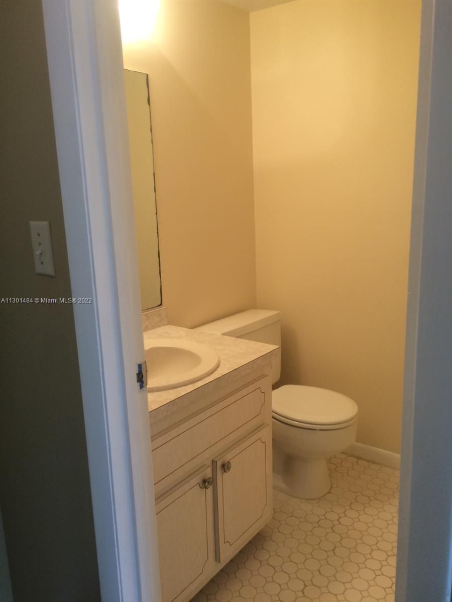 ISLAND HOUSE CONDOMINIUM - Residential