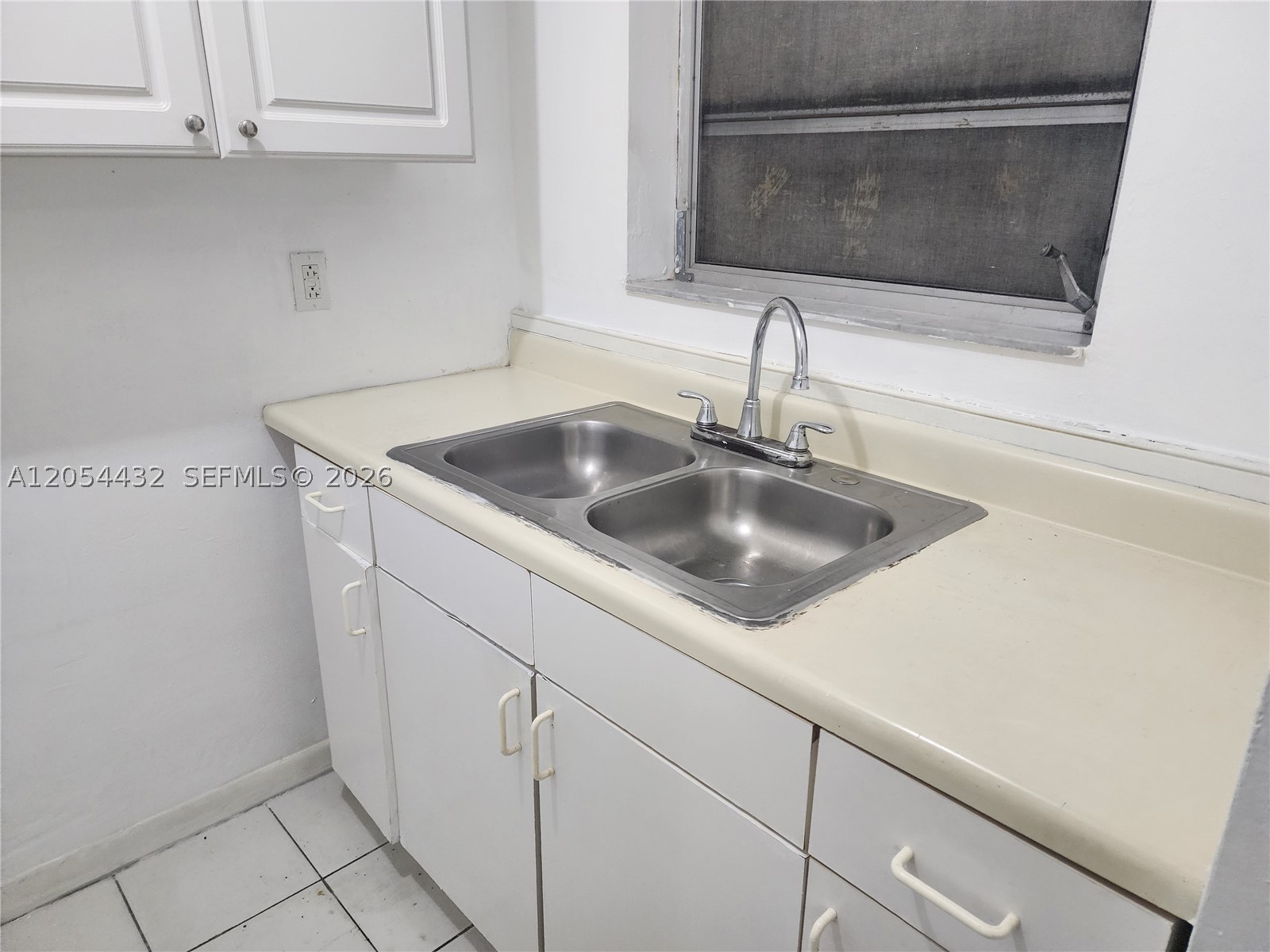 TOWN OF HIALEAH - Residential Lease