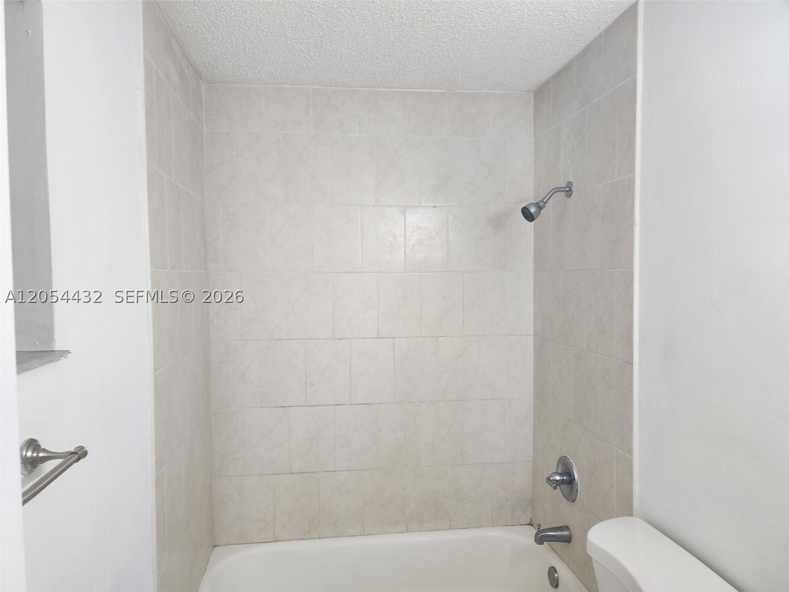 TOWN OF HIALEAH - Residential Lease