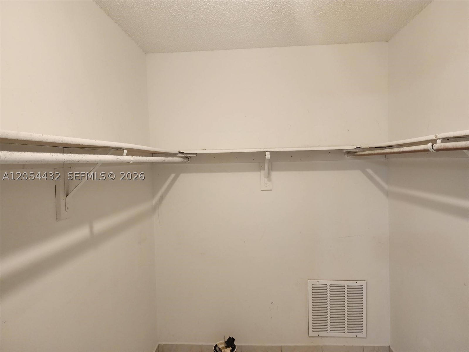 TOWN OF HIALEAH - Residential Lease