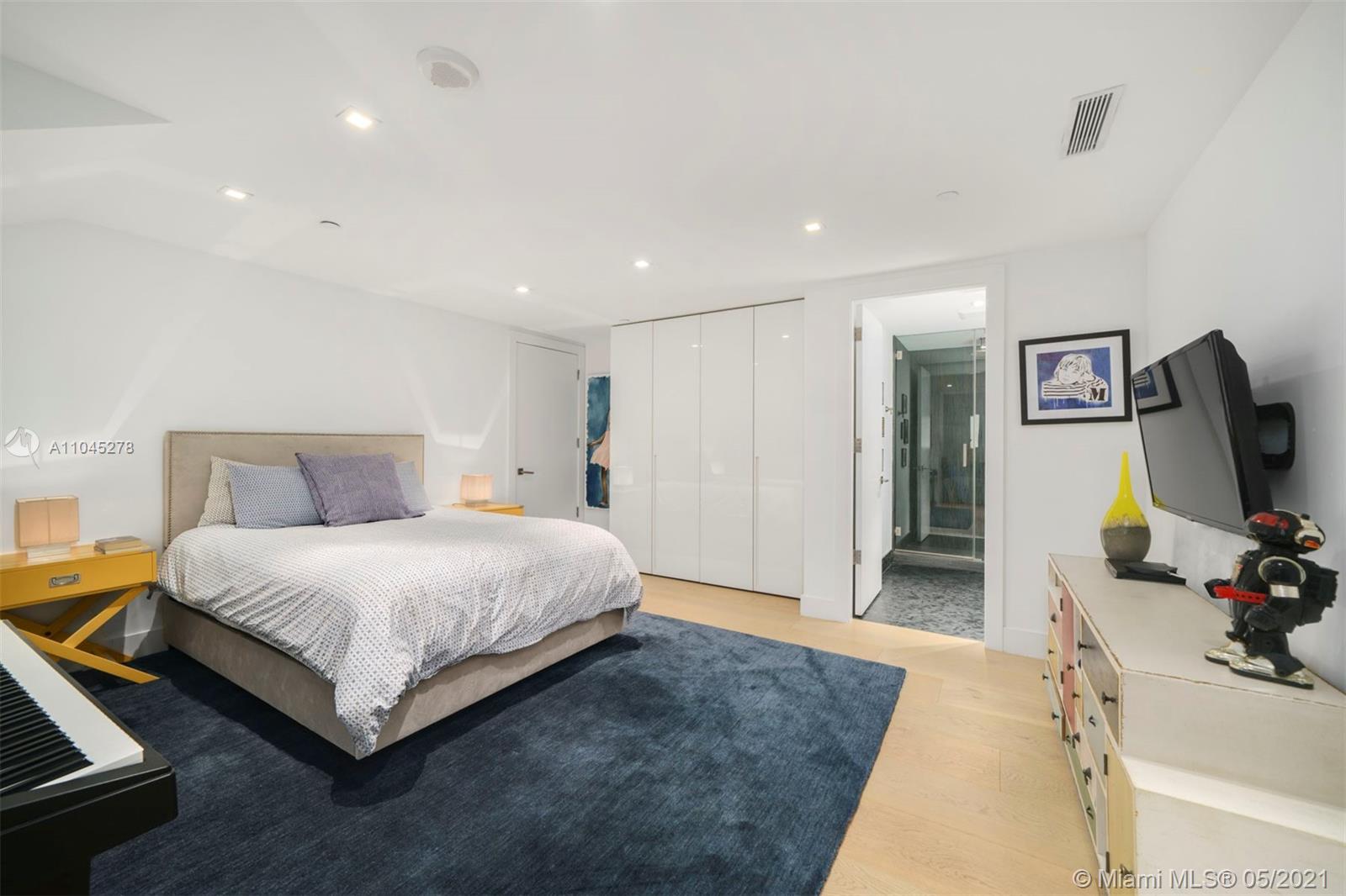 RESIDENCES AT VIZCAYA CON - Residential