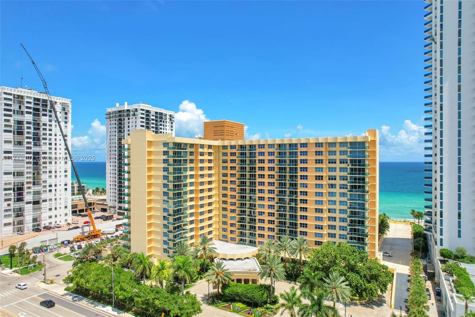 THE WAVE CONDO - Residential