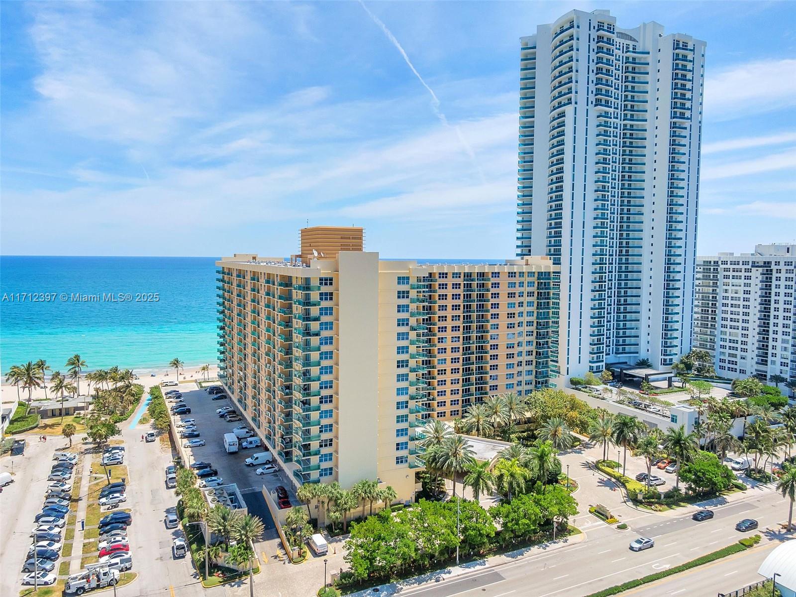 THE WAVE CONDO - Residential