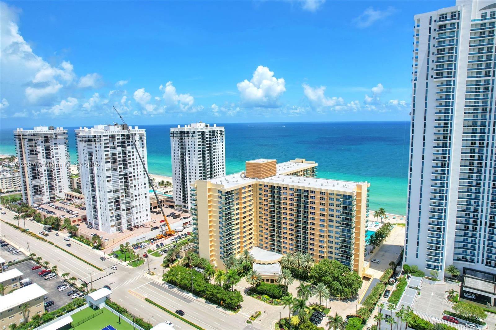 THE WAVE CONDO - Residential