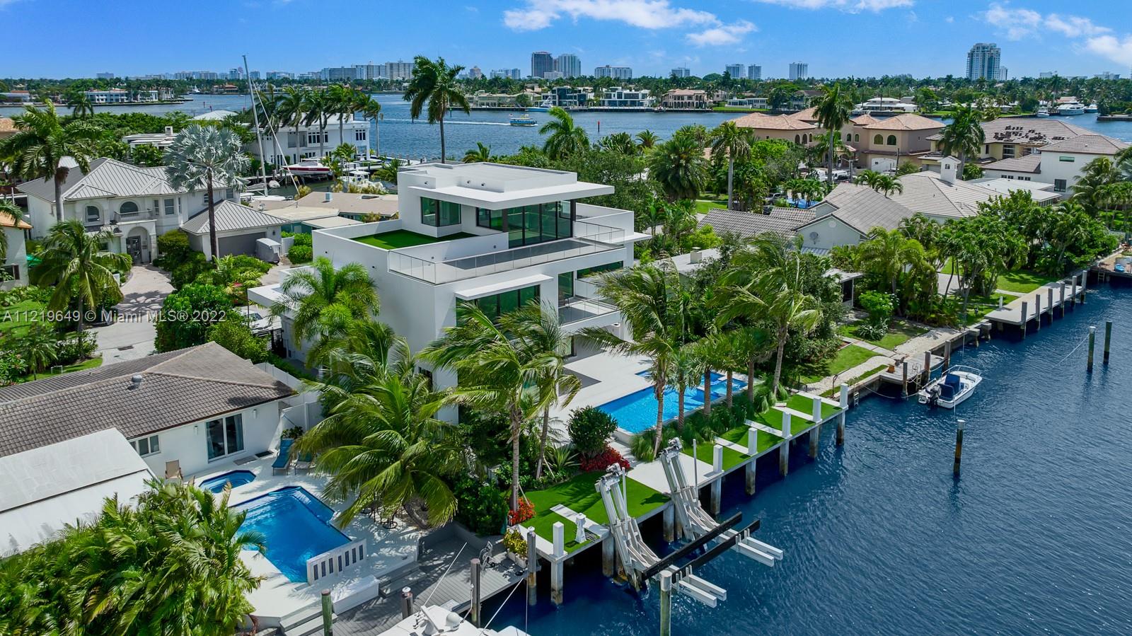 LAUDERDALE HARBORS SEC A - Residential