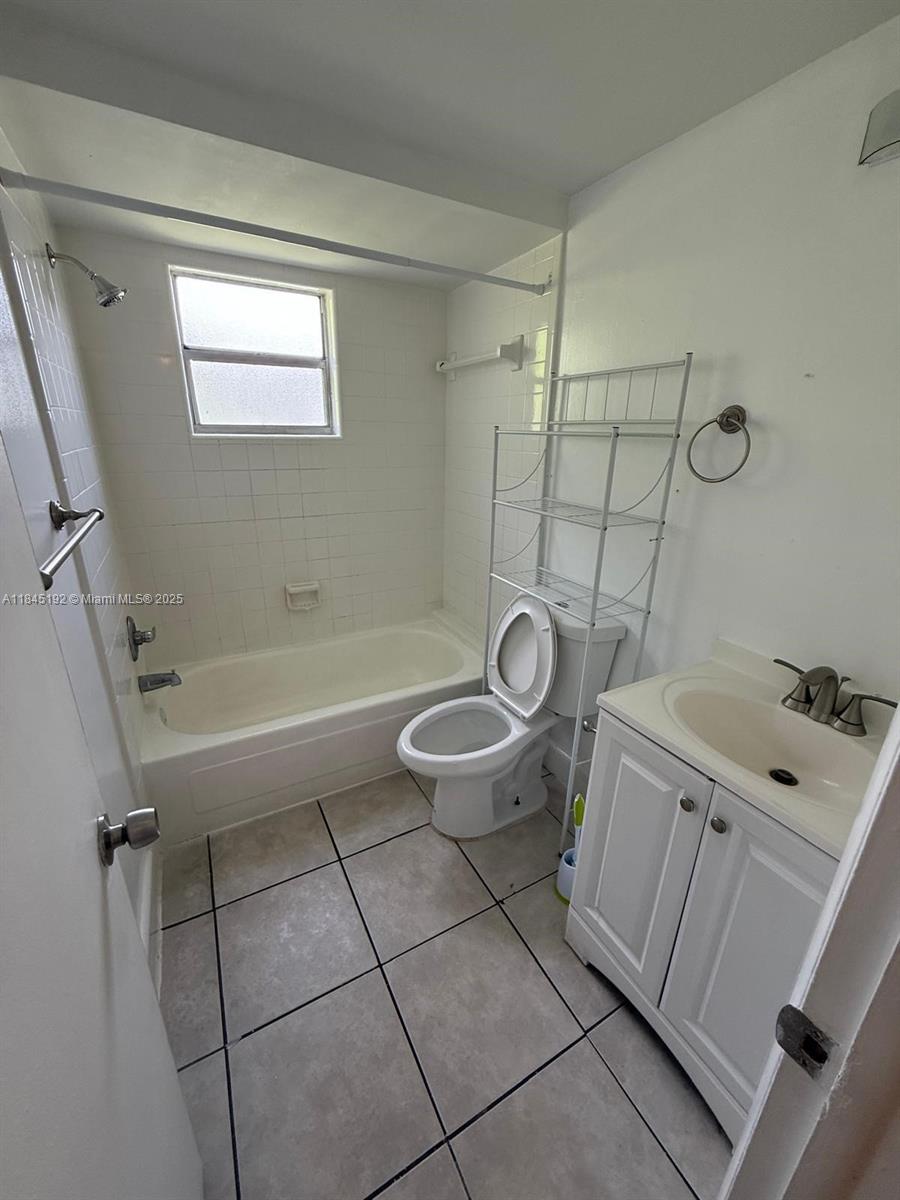 JOE-RON NORTH CONDO - Residential Lease