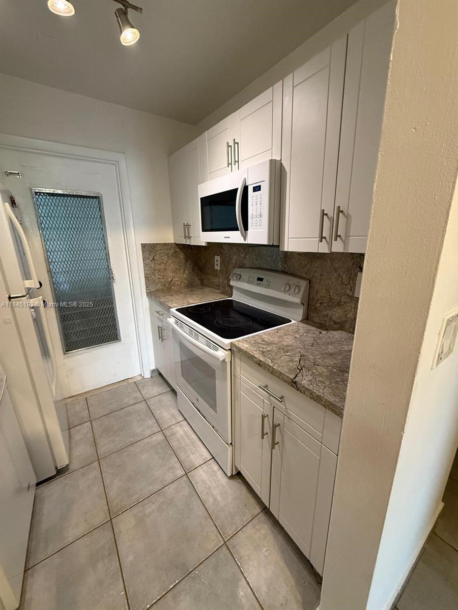 JOE-RON NORTH CONDO - Residential Lease