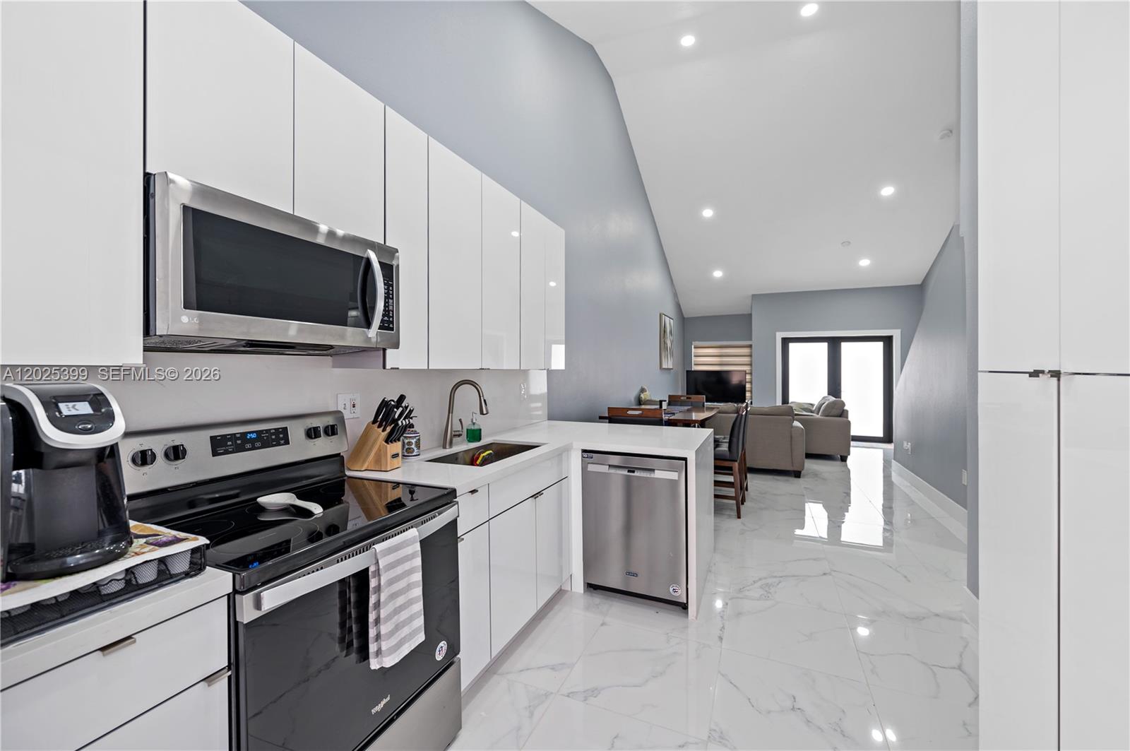 LES FONTAINES CONDO - Residential