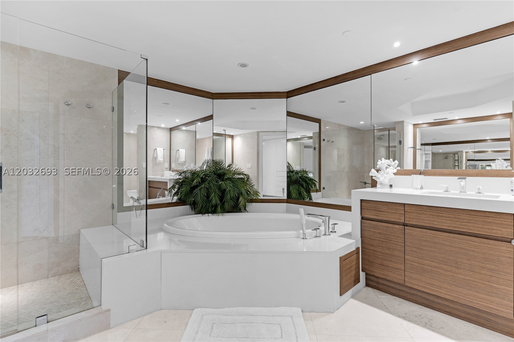 GRAND BAY TOWER CONDO - Residential
