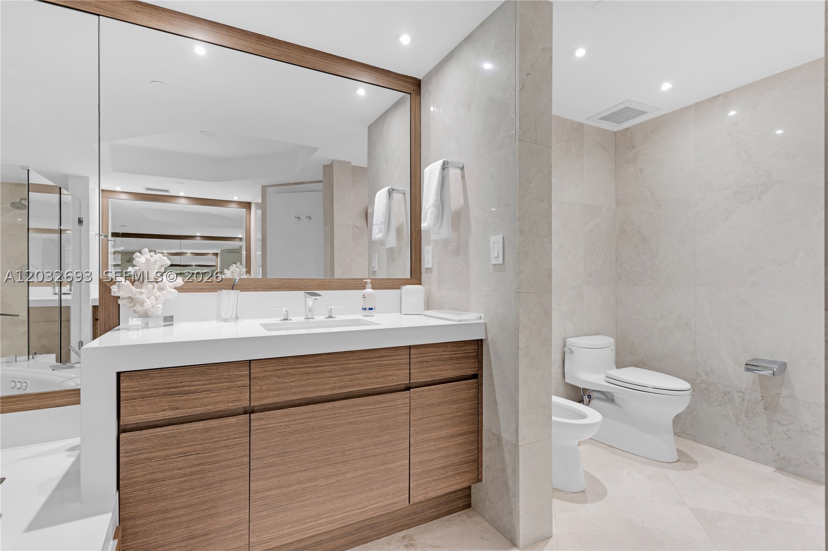 GRAND BAY TOWER CONDO - Residential