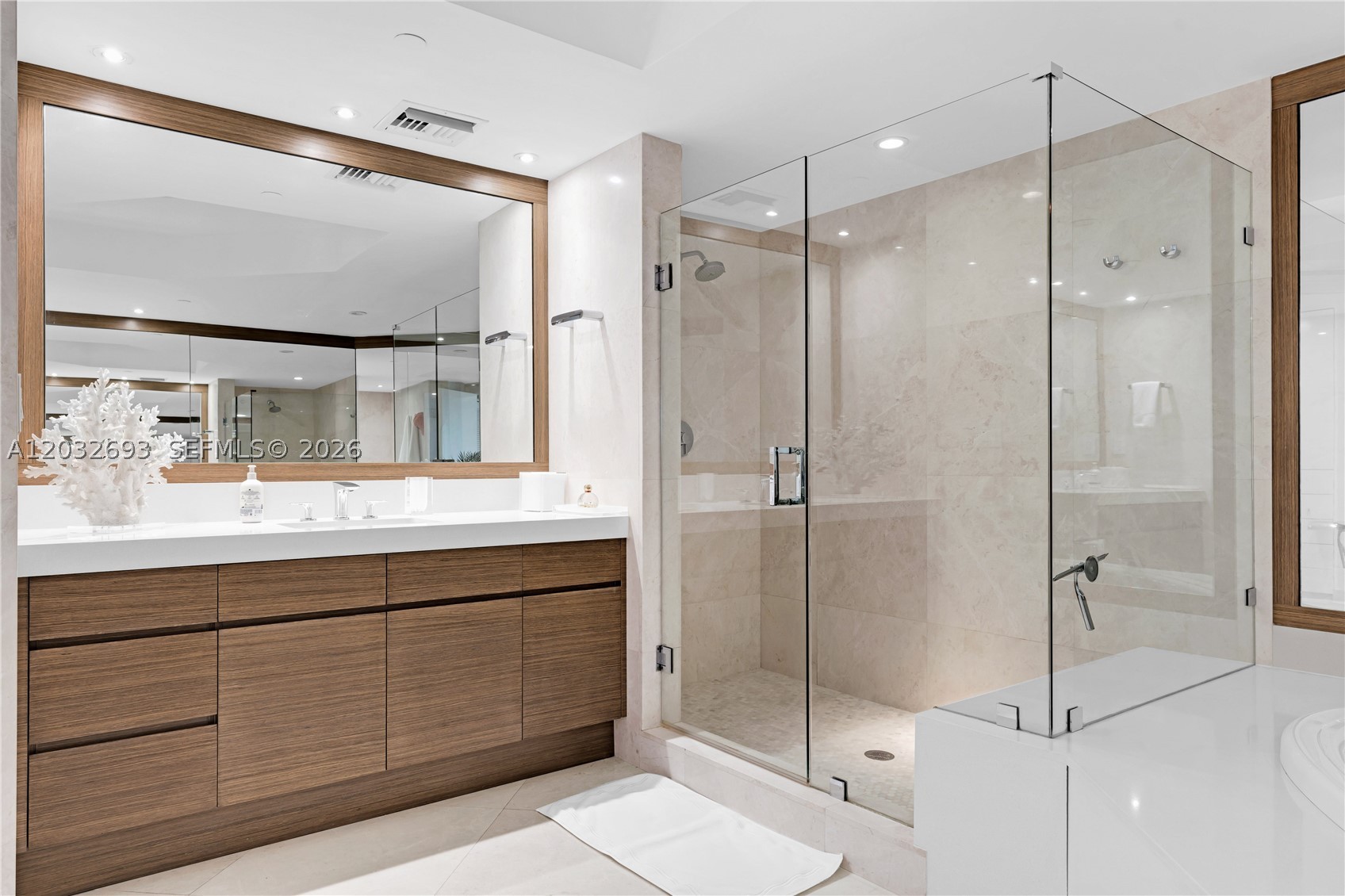 GRAND BAY TOWER CONDO - Residential