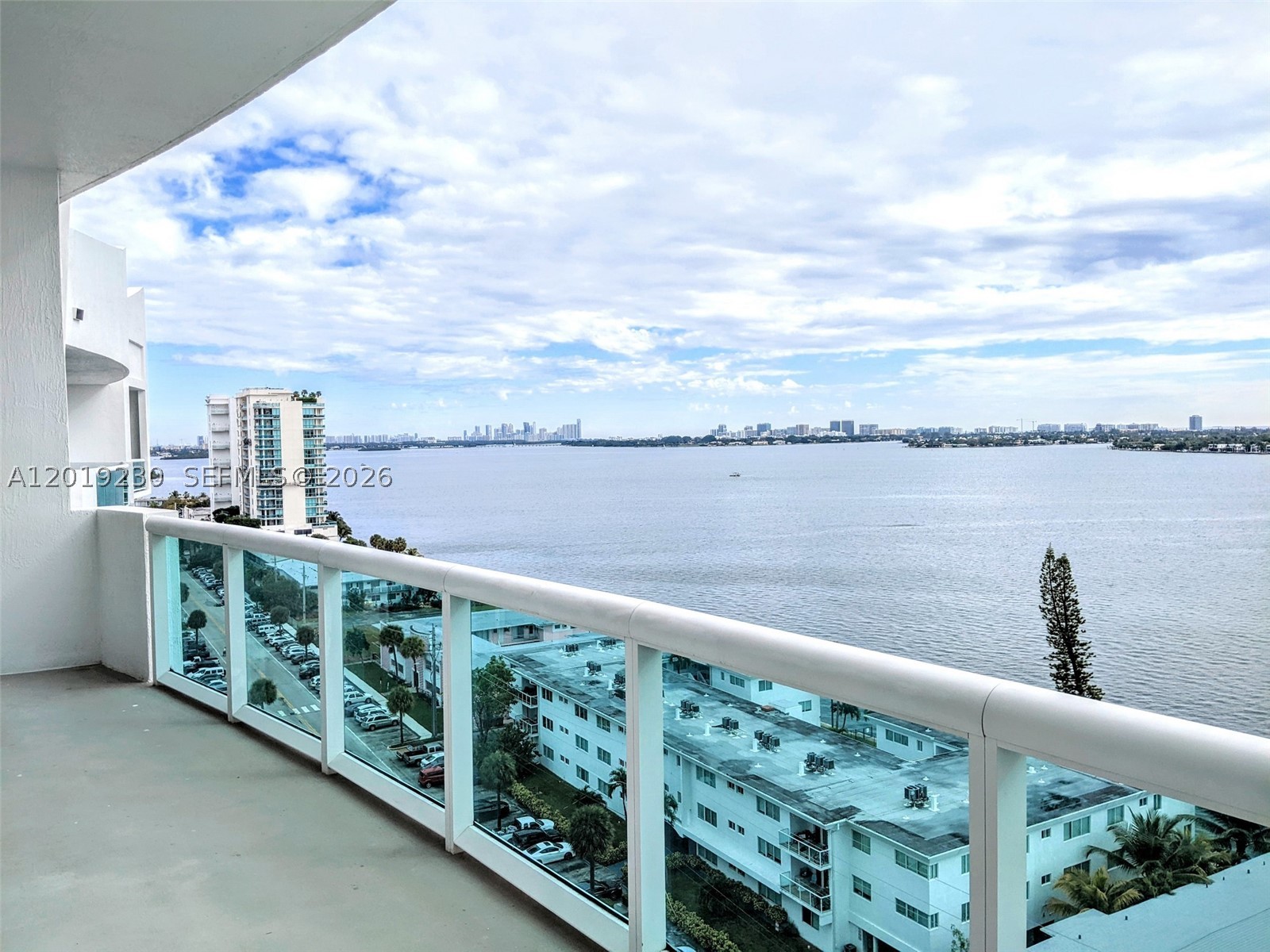 Beautiful 1-bedroom, 1.5-bath condo with bay views and abundant natural light. This fully equipped residence features floor-to-ceiling impact sliding glass doors, an in-unit washer and dryer, and a kitchen with granite countertops and stainless steel appliances. Enjoy resort-style amenities including a gym, sauna, pool, clubhouse, marina, 24-hour gated security, valet, and guest parking.