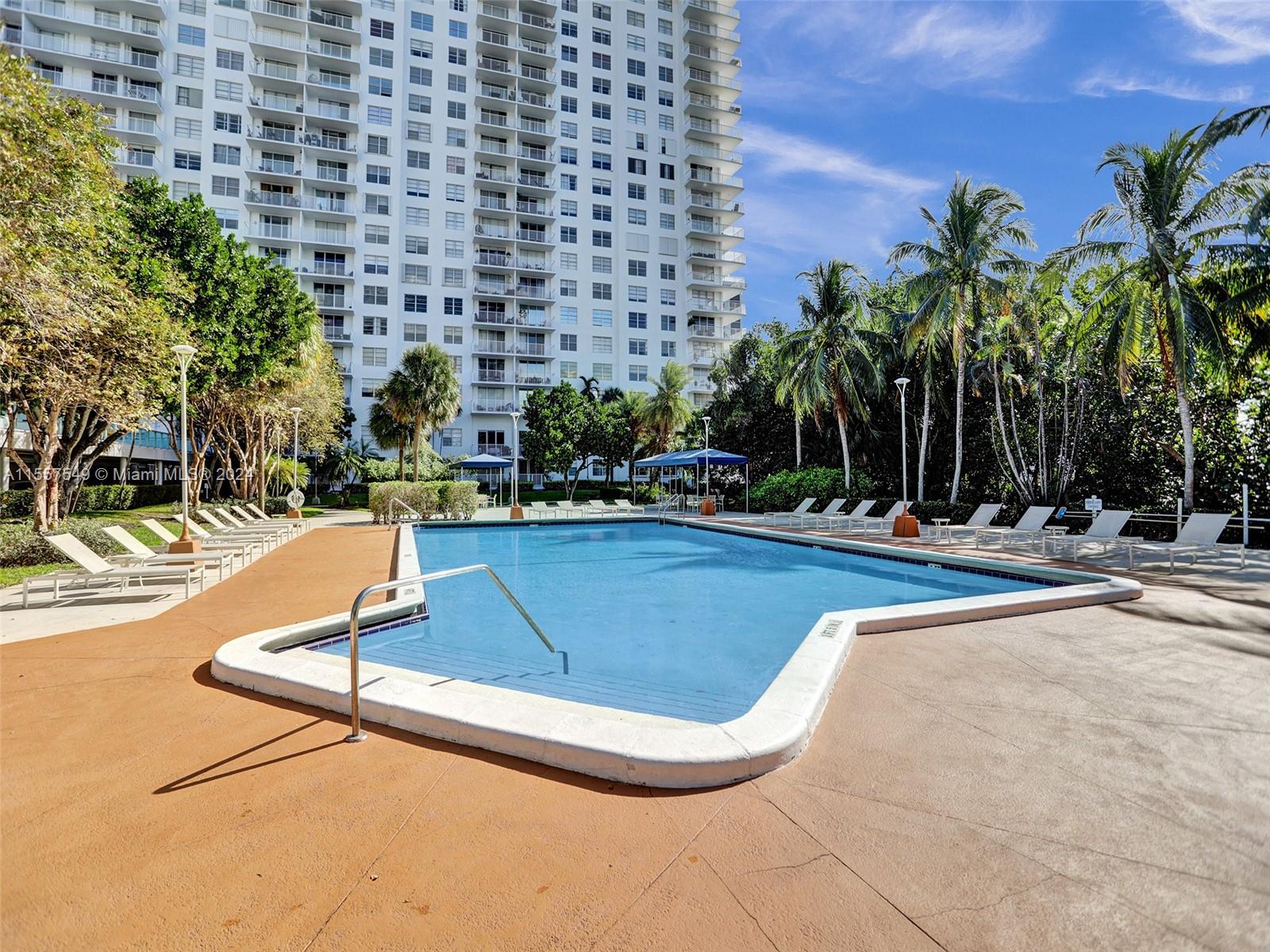 ADMIRALS PORT CONDO WEST - Residential