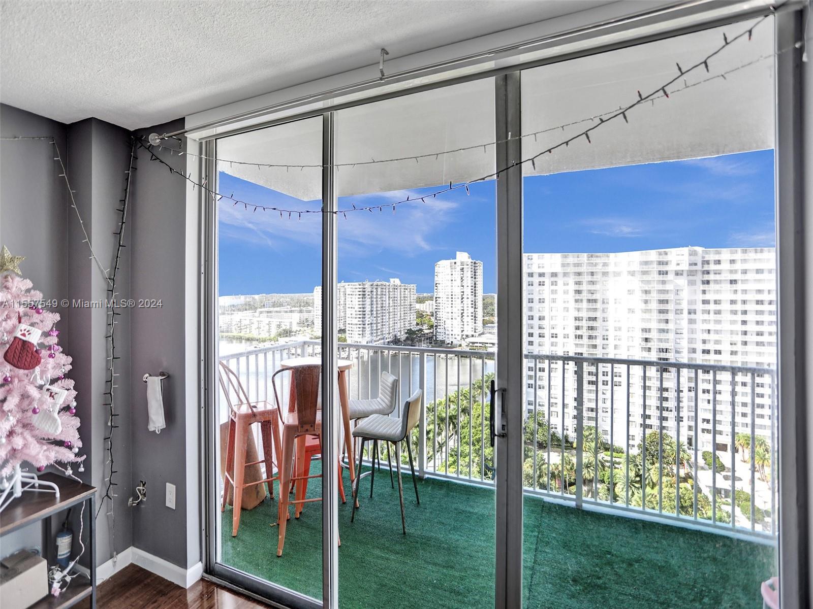 ADMIRALS PORT CONDO WEST - Residential