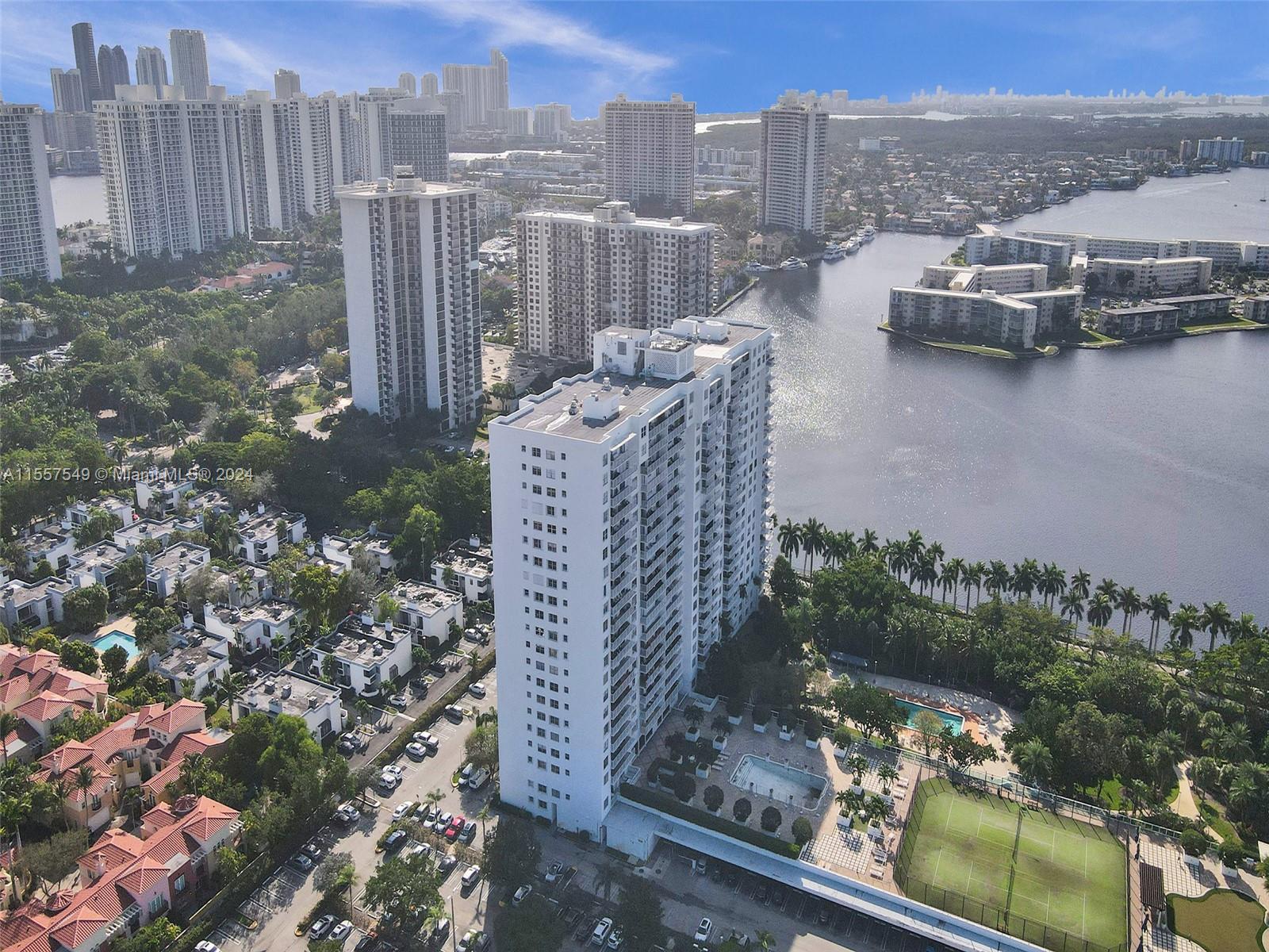 ADMIRALS PORT CONDO WEST - Residential