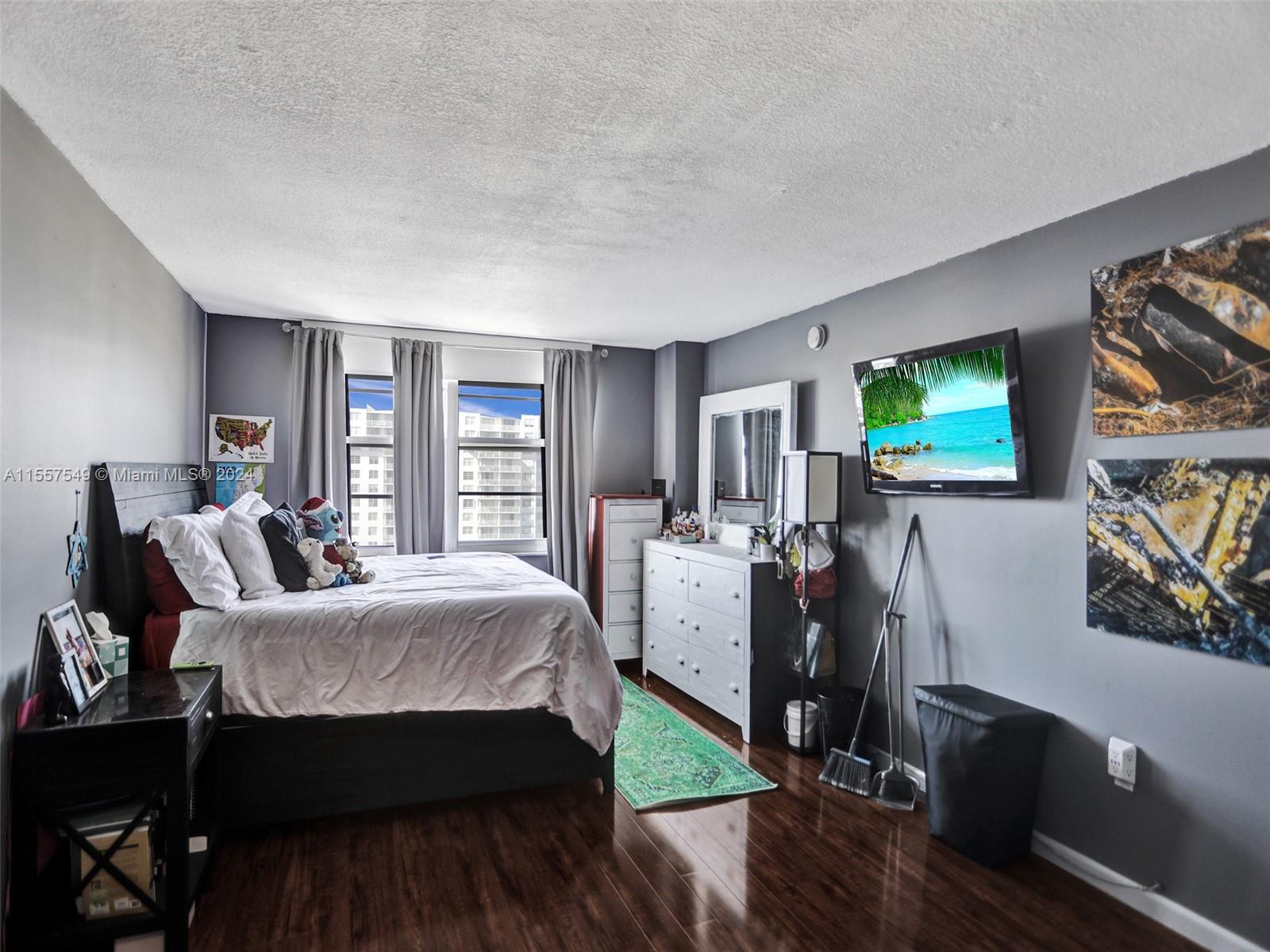 ADMIRALS PORT CONDO WEST - Residential