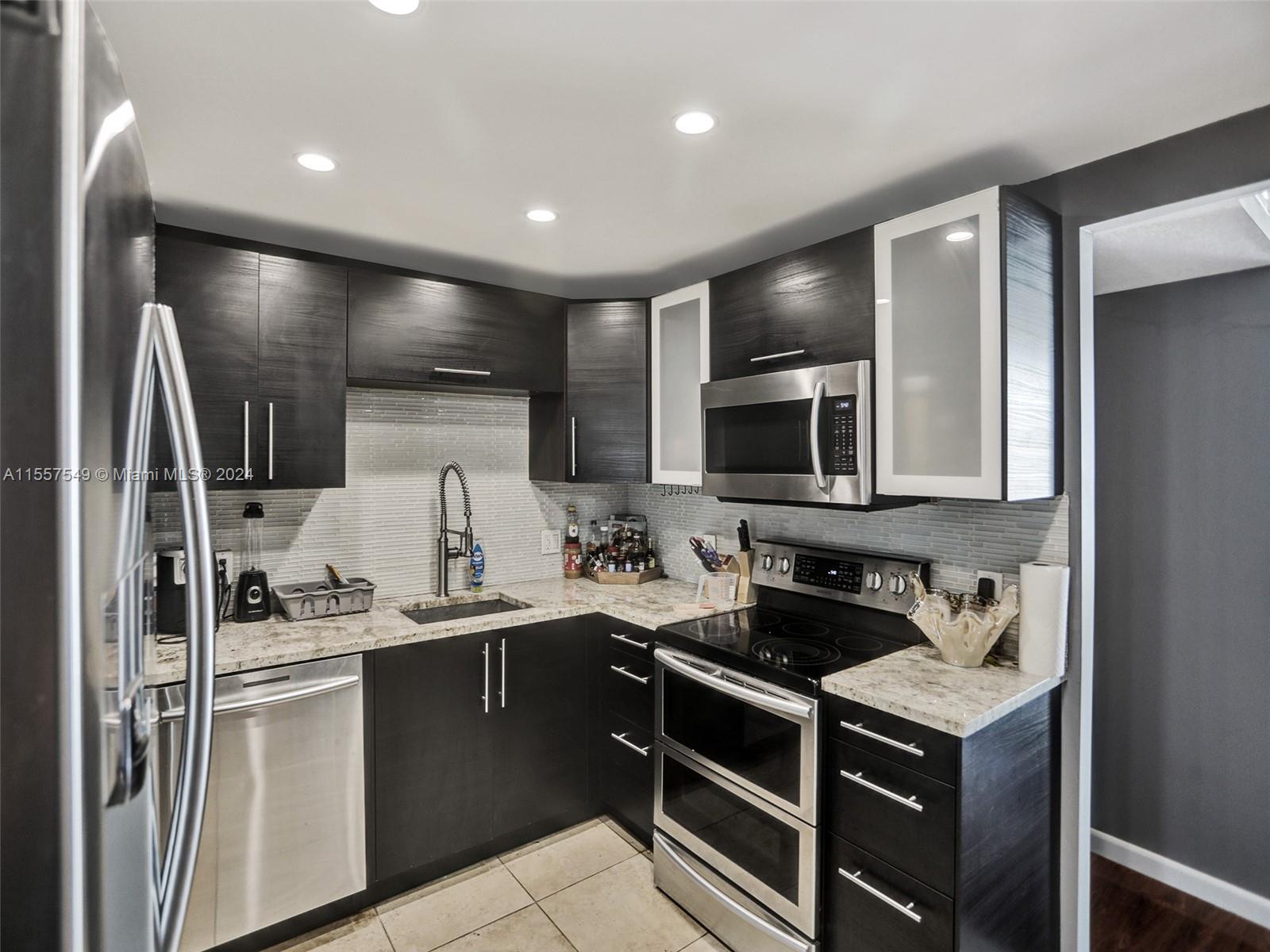 ADMIRALS PORT CONDO WEST - Residential