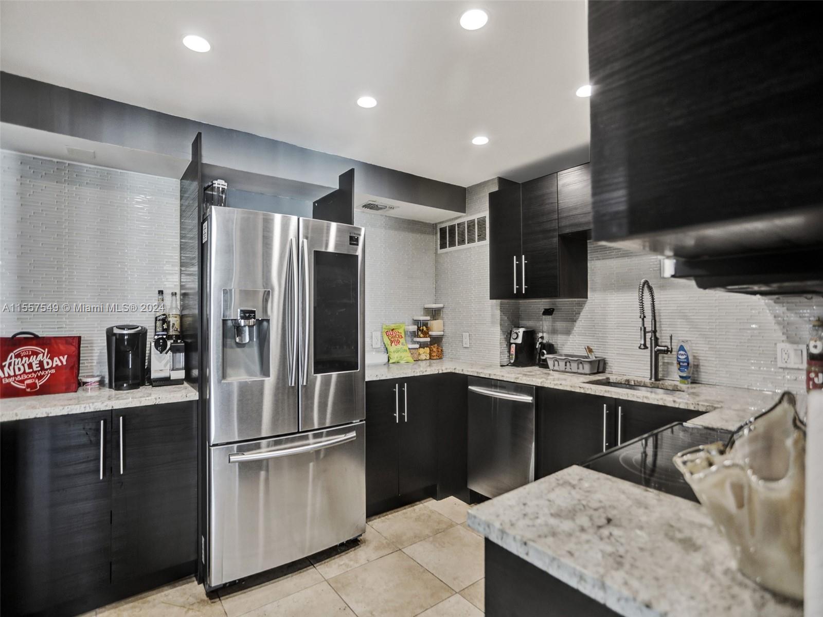 ADMIRALS PORT CONDO WEST - Residential
