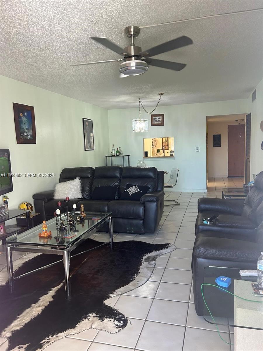 SOMERSET AT LAUDERDALE LA - Residential