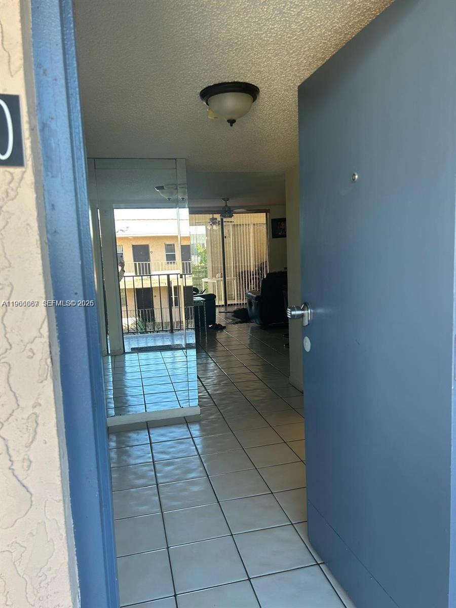 SOMERSET AT LAUDERDALE LA - Residential
