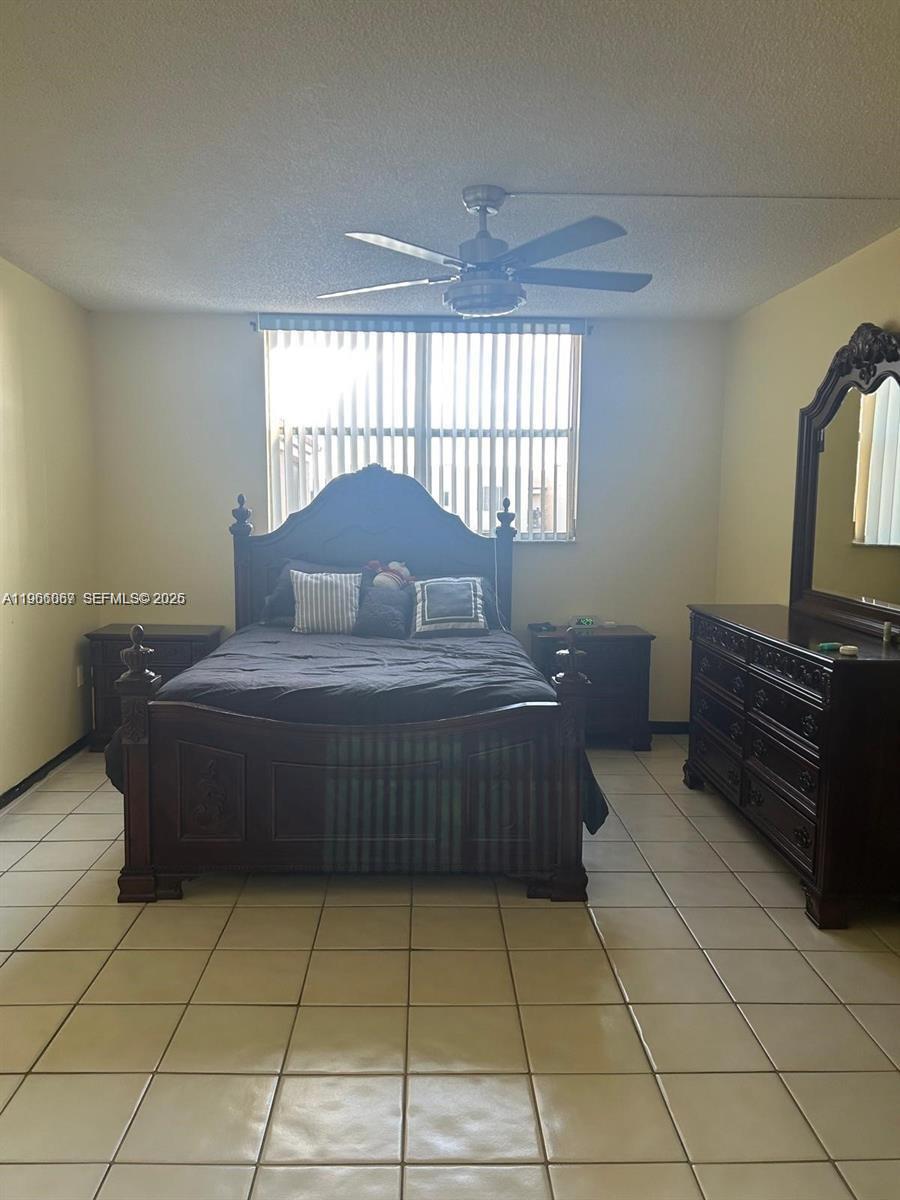 SOMERSET AT LAUDERDALE LA - Residential