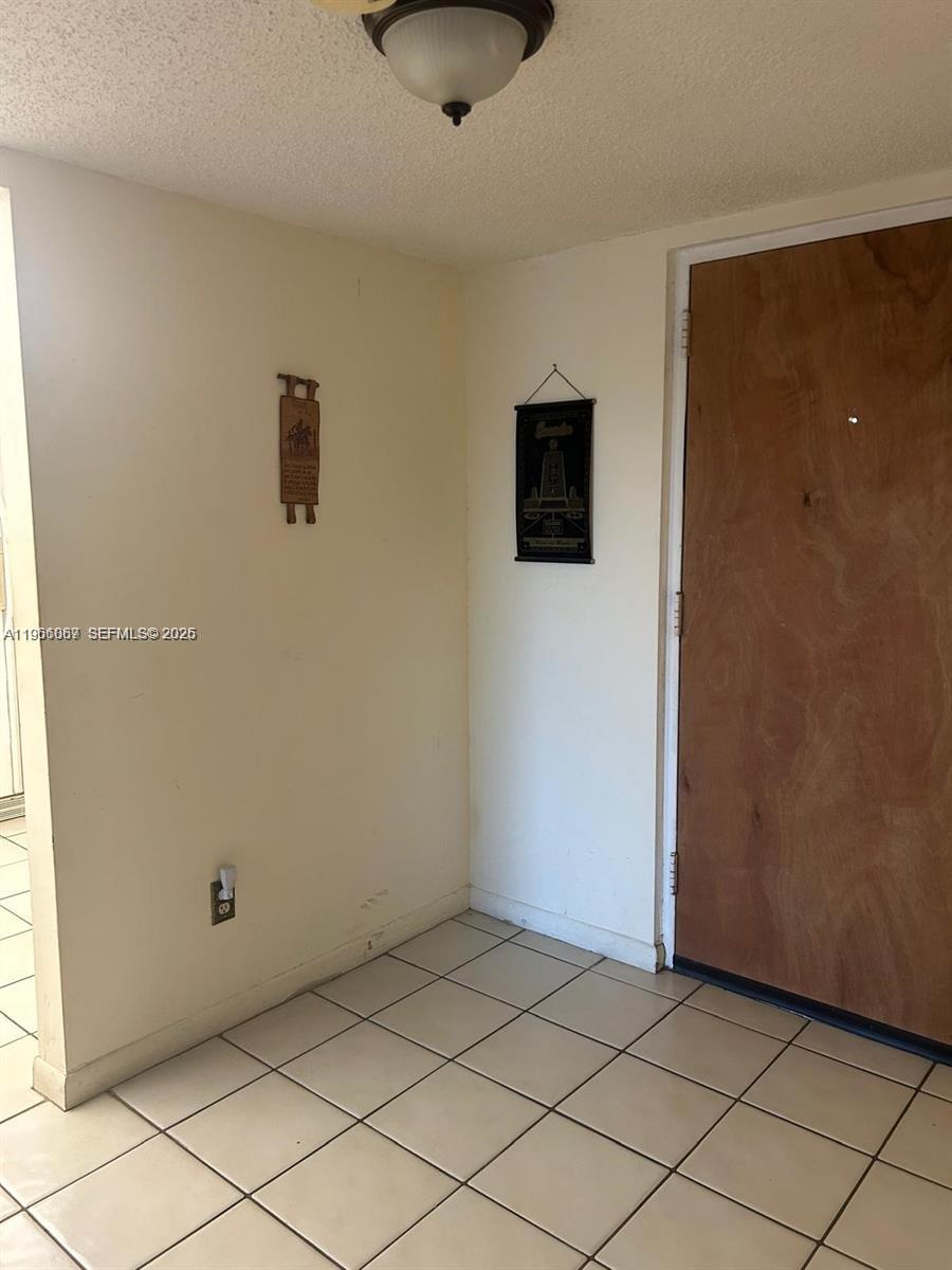 SOMERSET AT LAUDERDALE LA - Residential