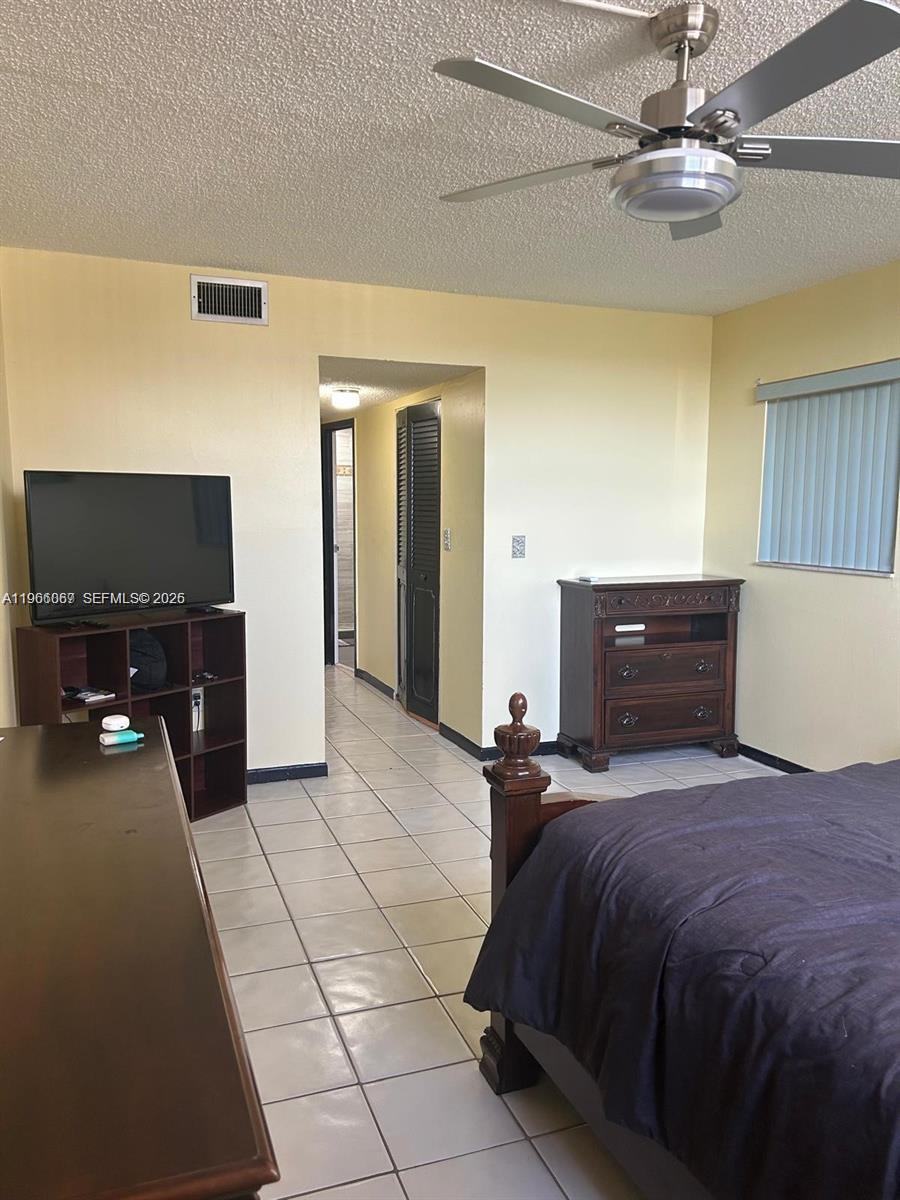 SOMERSET AT LAUDERDALE LA - Residential