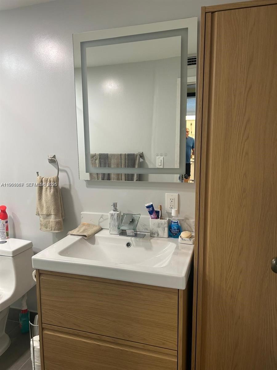 SOMERSET AT LAUDERDALE LA - Residential