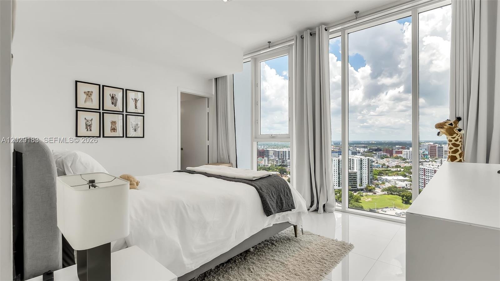 PARAMOUNT BAY CONDO - Residential Lease
