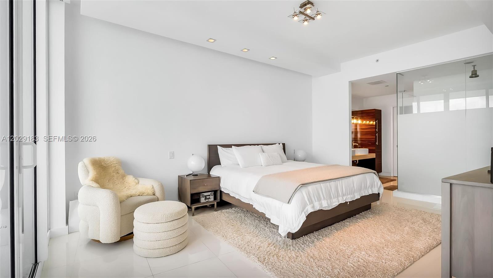 PARAMOUNT BAY CONDO - Residential Lease