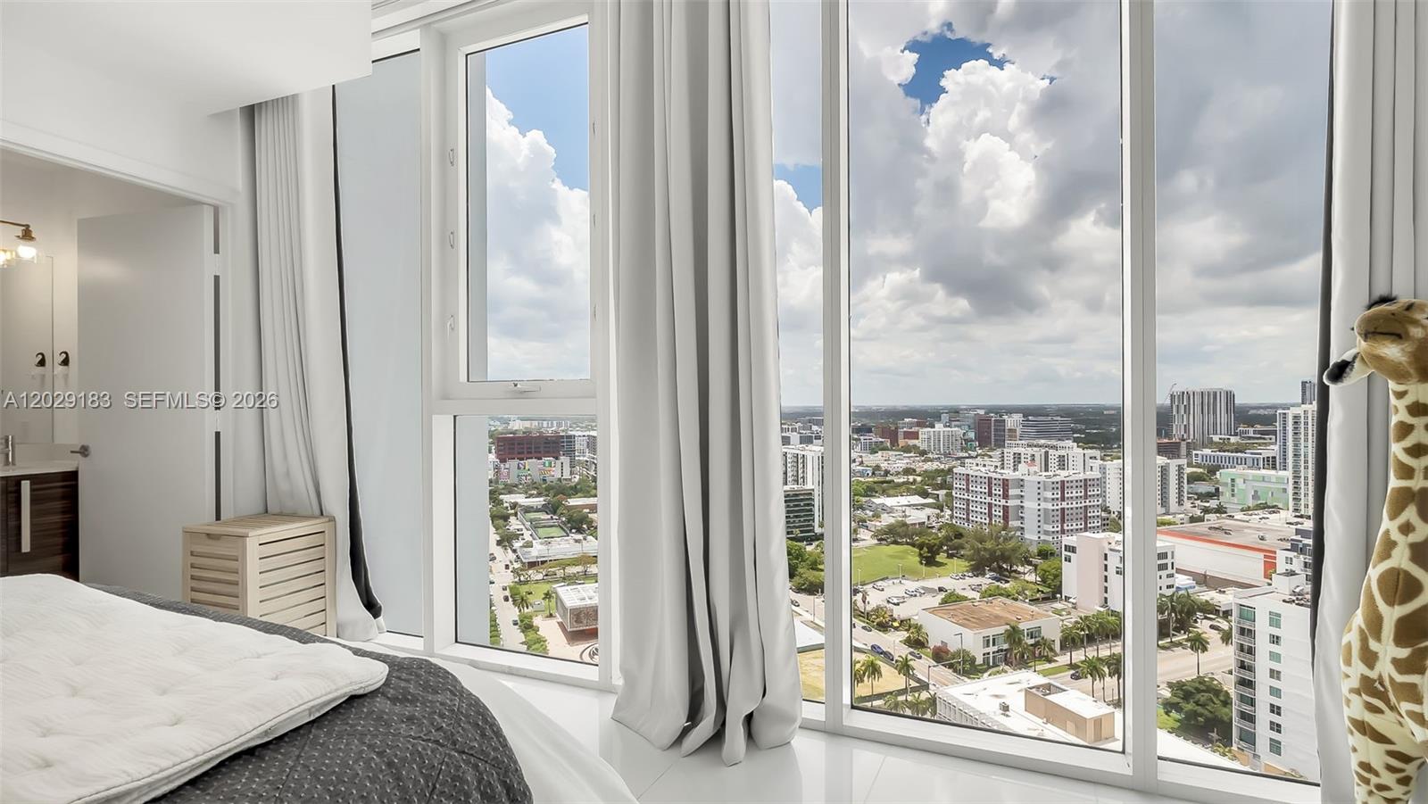 PARAMOUNT BAY CONDO - Residential Lease