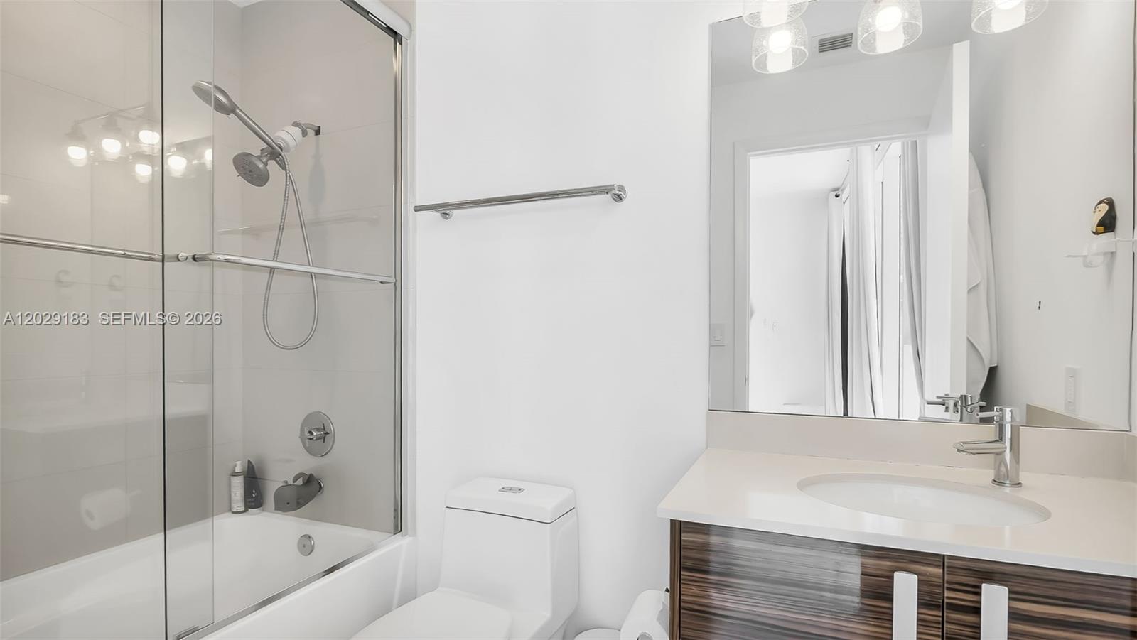 PARAMOUNT BAY CONDO - Residential Lease