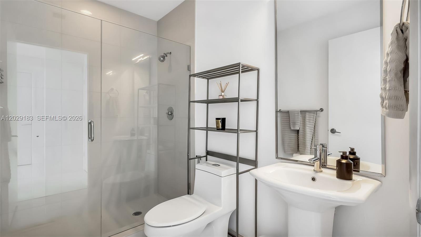 PARAMOUNT BAY CONDO - Residential Lease